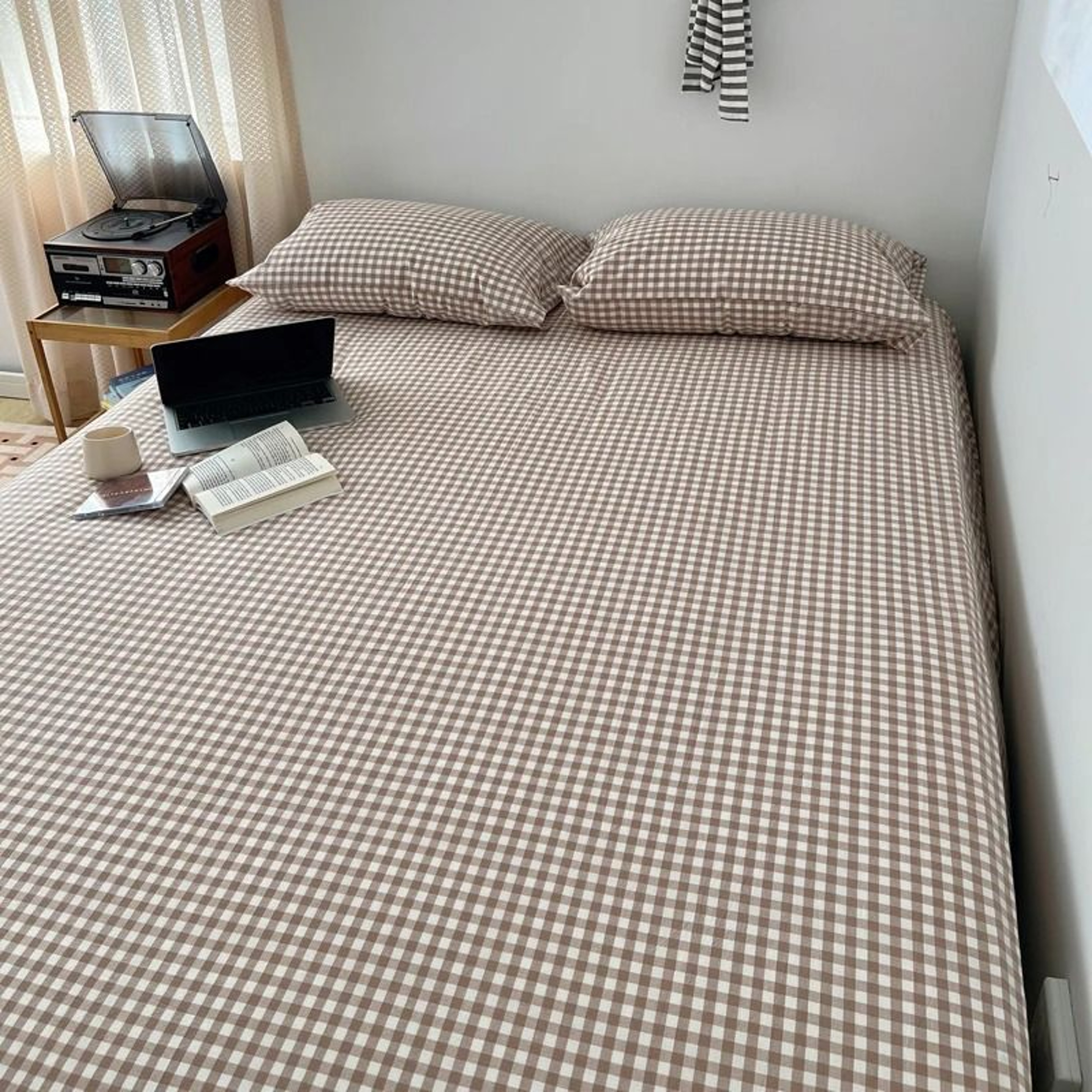 CozyGrid Soft Grid Bed Sheet For Bedroom And Guestroom 5