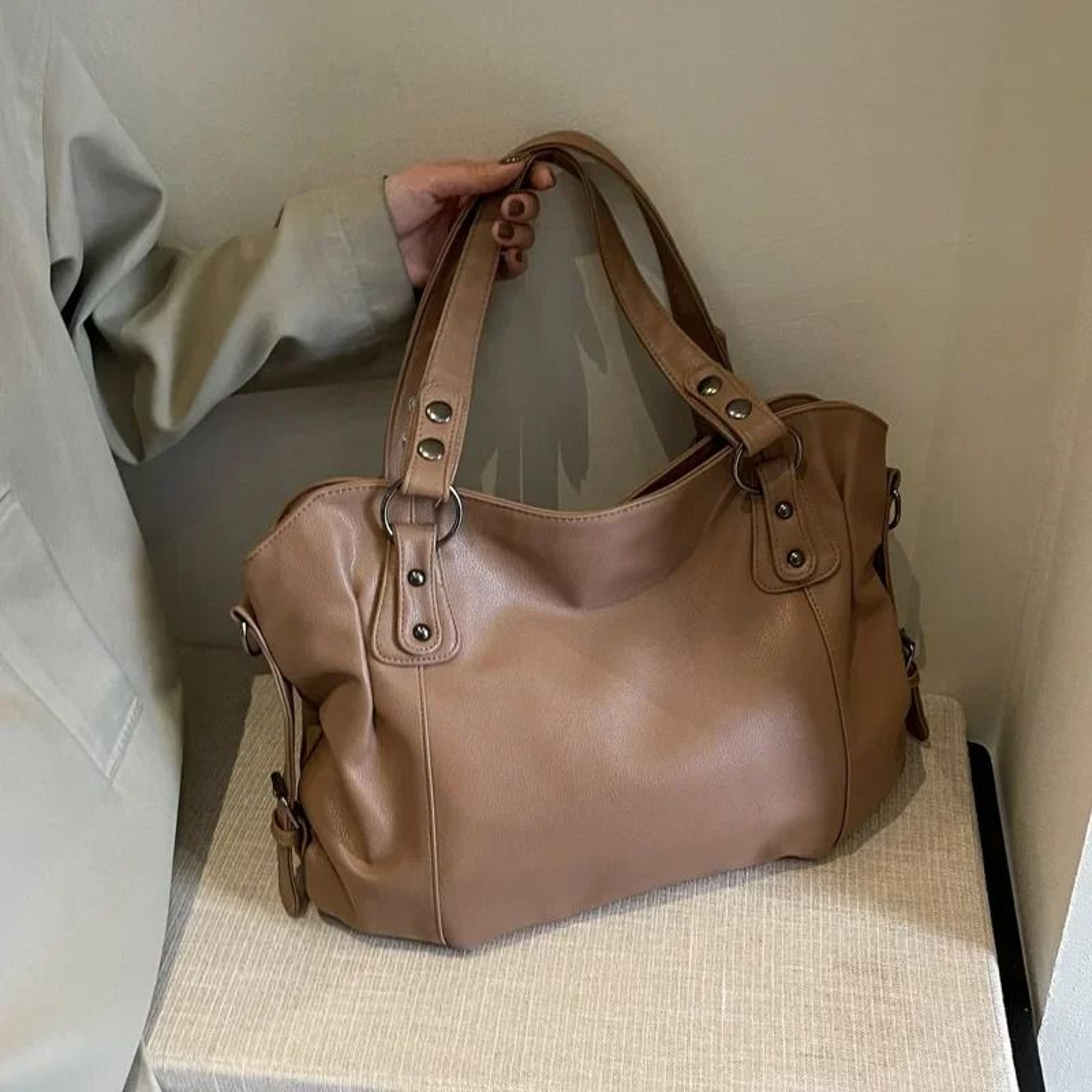 High Quality PU Shoulder Bag With Soft Interior And Contrast Design For Women 9
