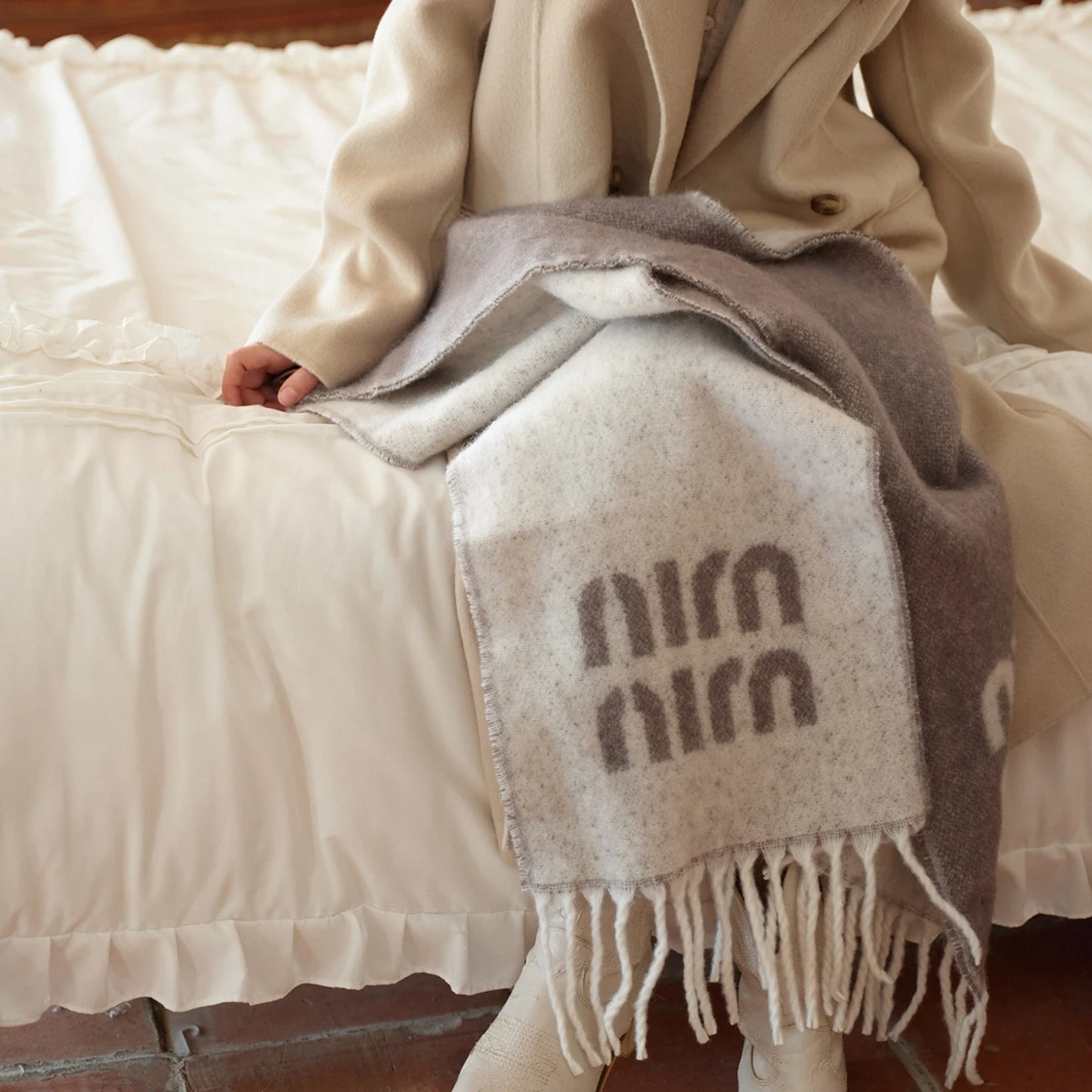 Thick Jacquard Knit Scarf Wool Blend Letter Pattern Winter Shawl Two Color Fashion Scarf 6