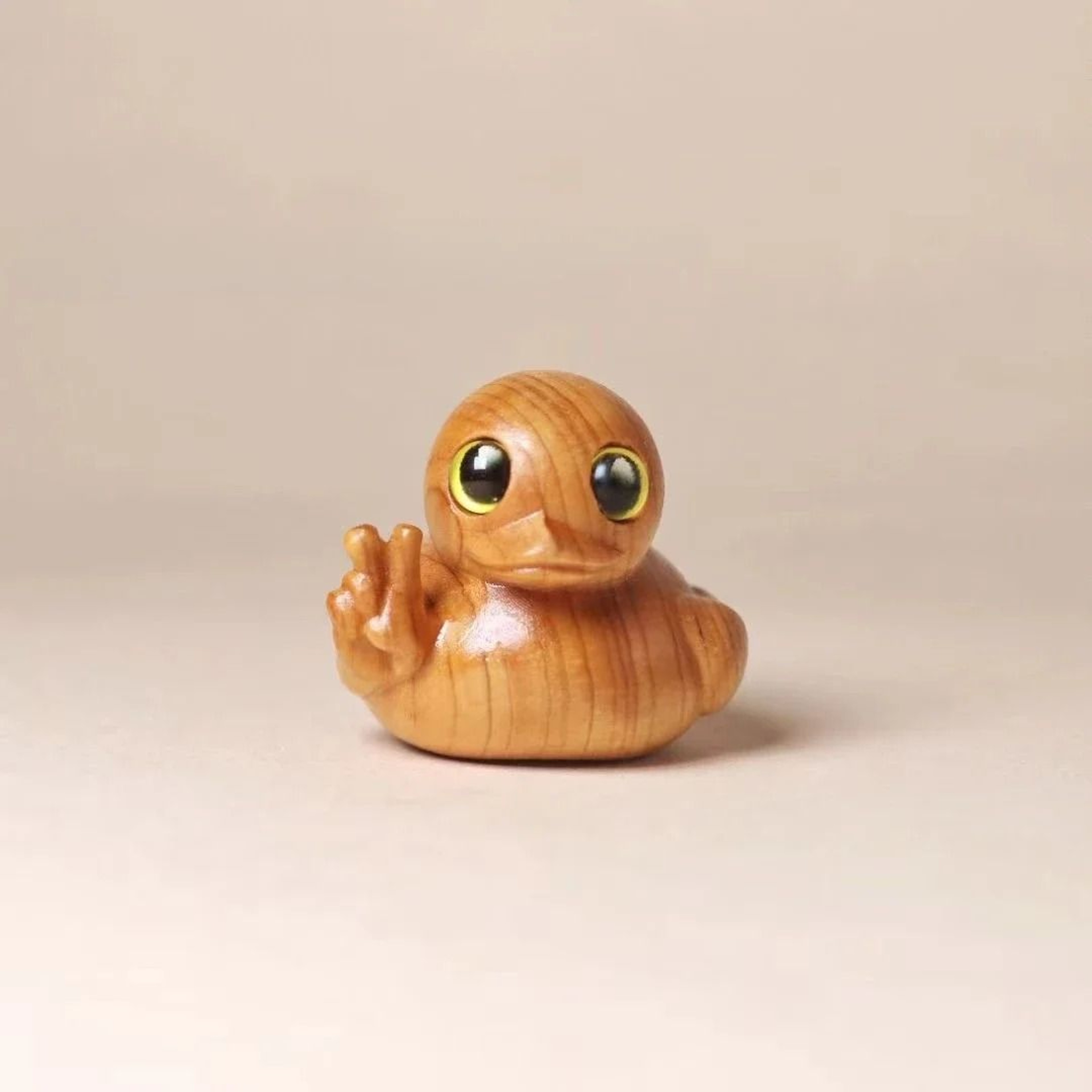 Funny Duck Statue Wooden Middle Finger Duck Figurine Quirky Desk Decoration 4