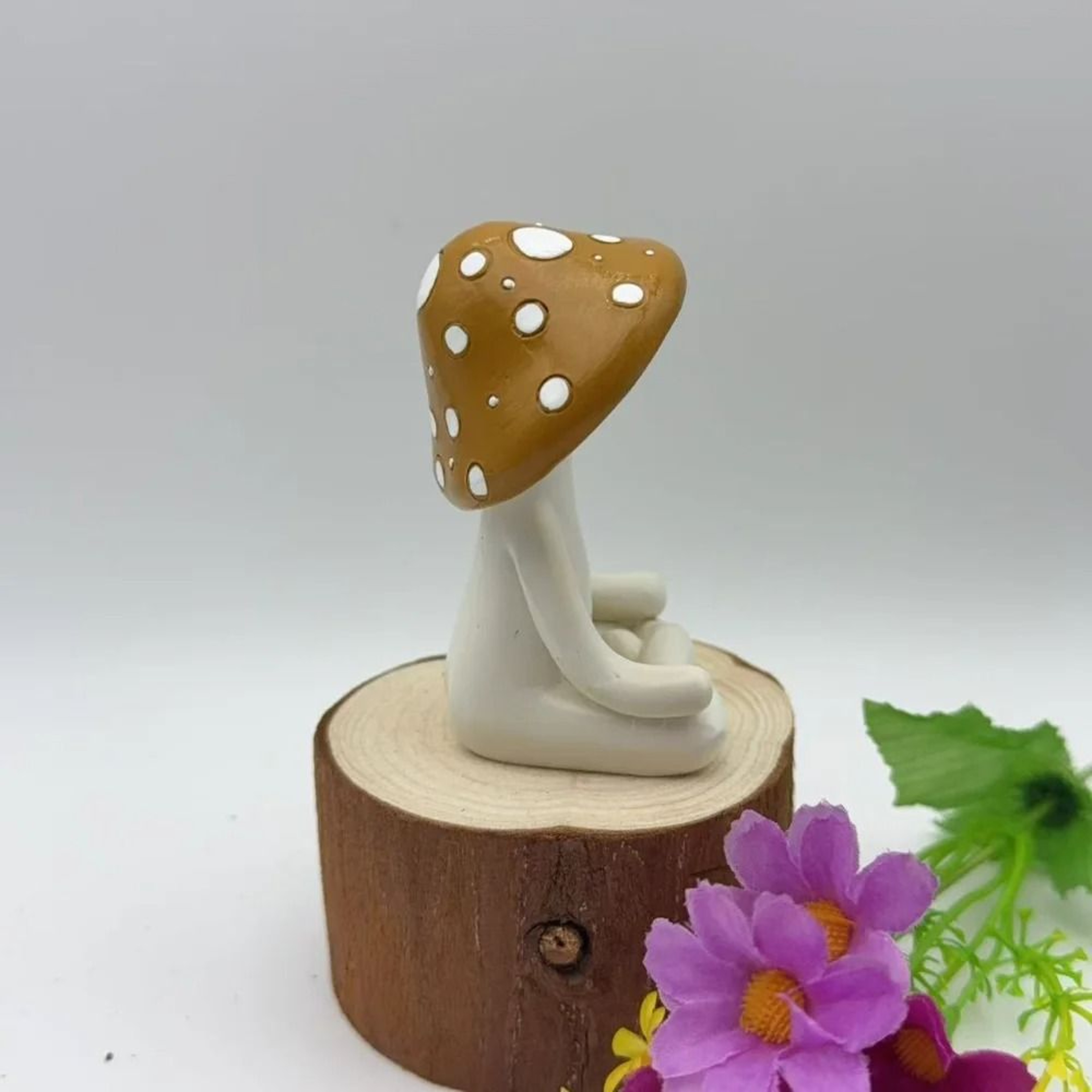 Meditation Mushroom Decor Cute Yoga Figurine Resin Desk Ornament For Peaceful Home Styling 2