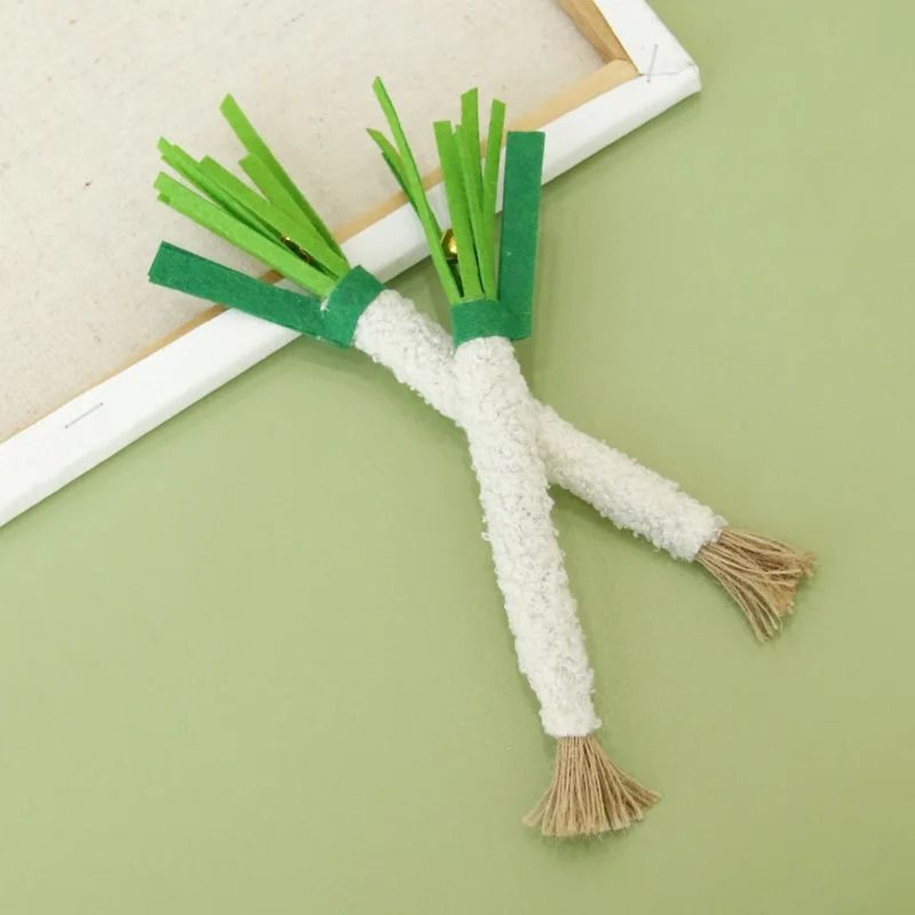 Three Piece Simulated Scallion Cat Chew Toy With Silver Vine Stick For Teething Play Kittens 6