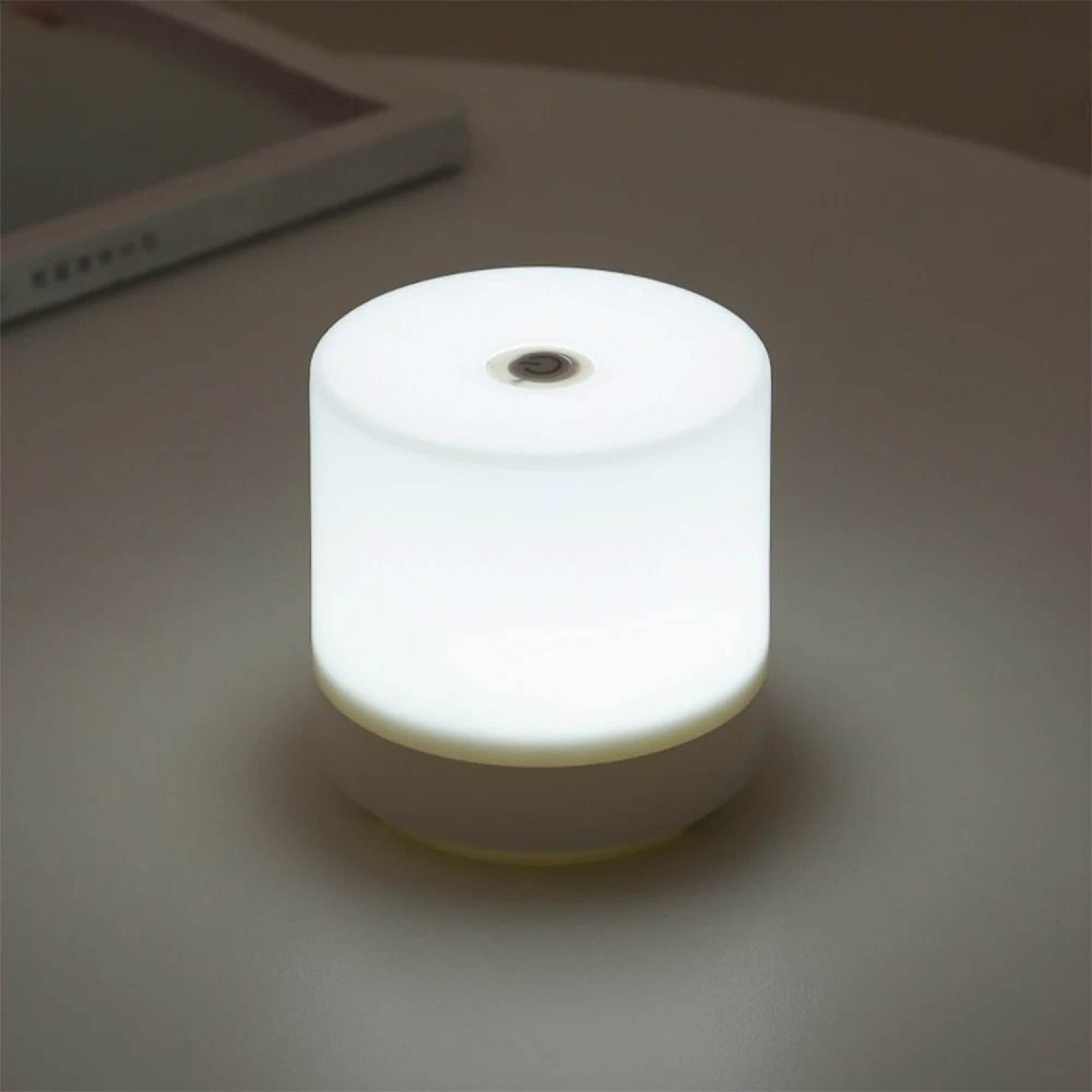 Rechargeable Touch Bedside Lamp With Stepless Dimming And Three Light Colors 3