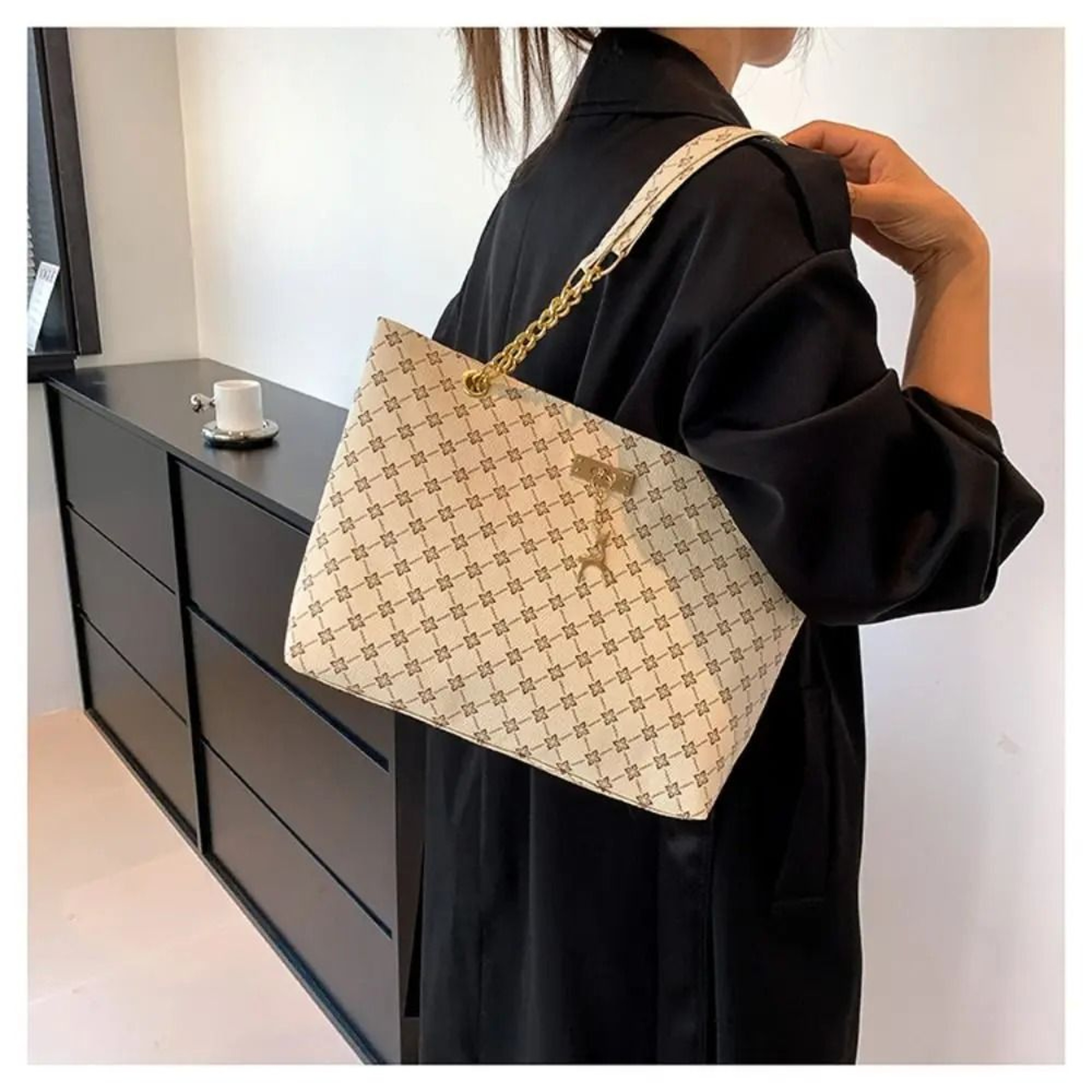 Large Capacity Printed Tote Bag Brings Everyday Style And Easy Storage 6