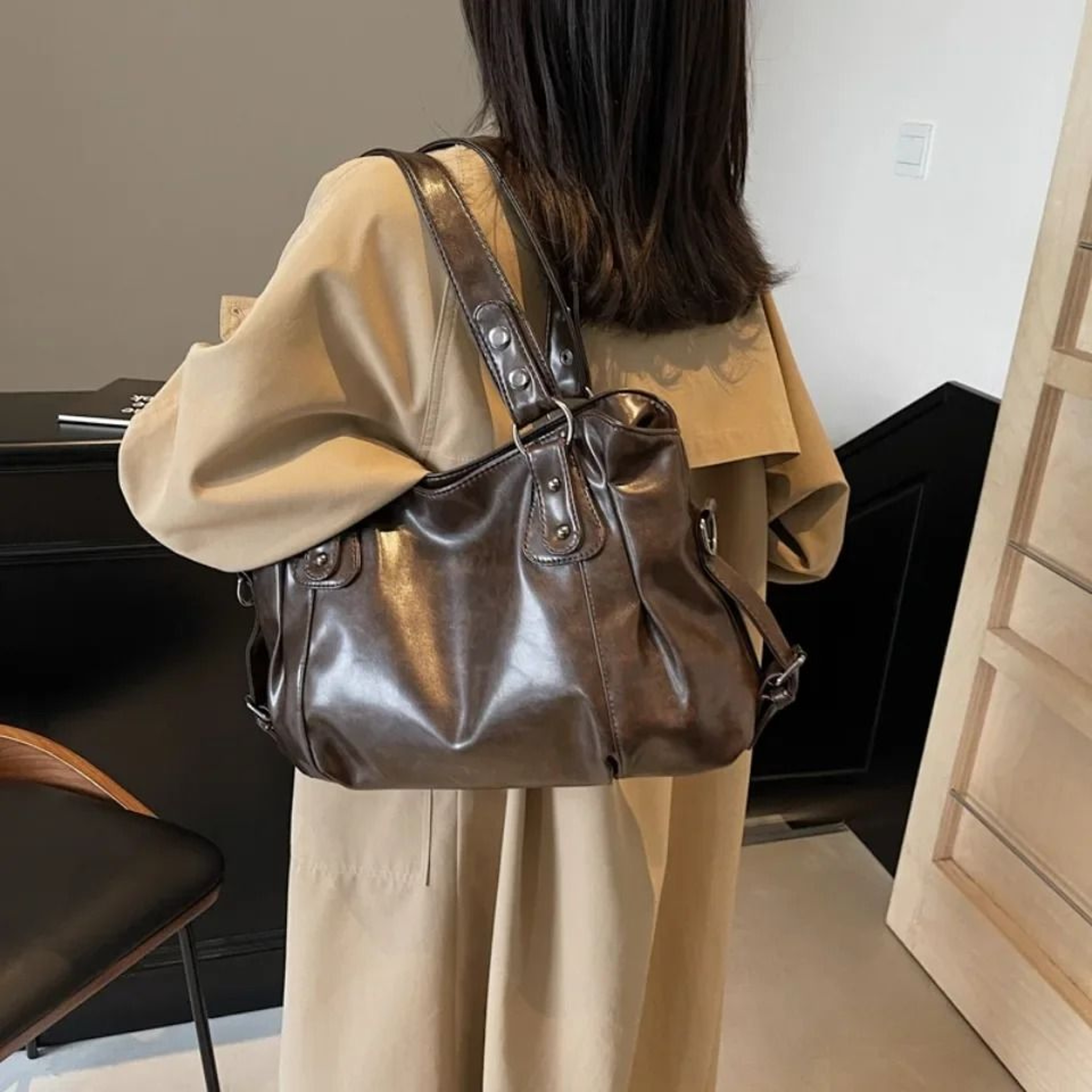 Retro Large Capacity PU Leather Shoulder Tote Keeps Everyday Essentials Organized 9