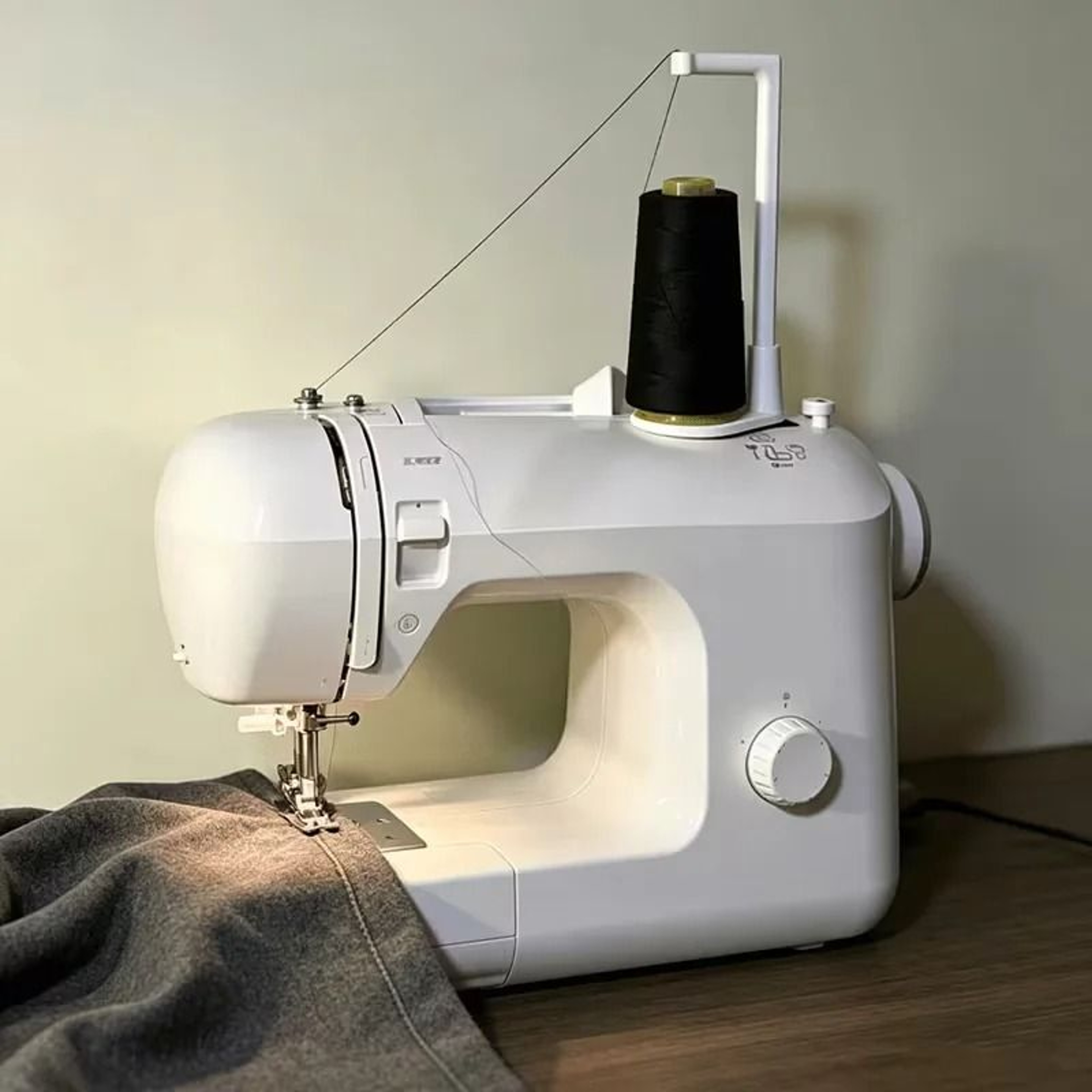 Vertical Thread Spool Stand For Smooth Tangle Free Sewing Machine Feeding 3