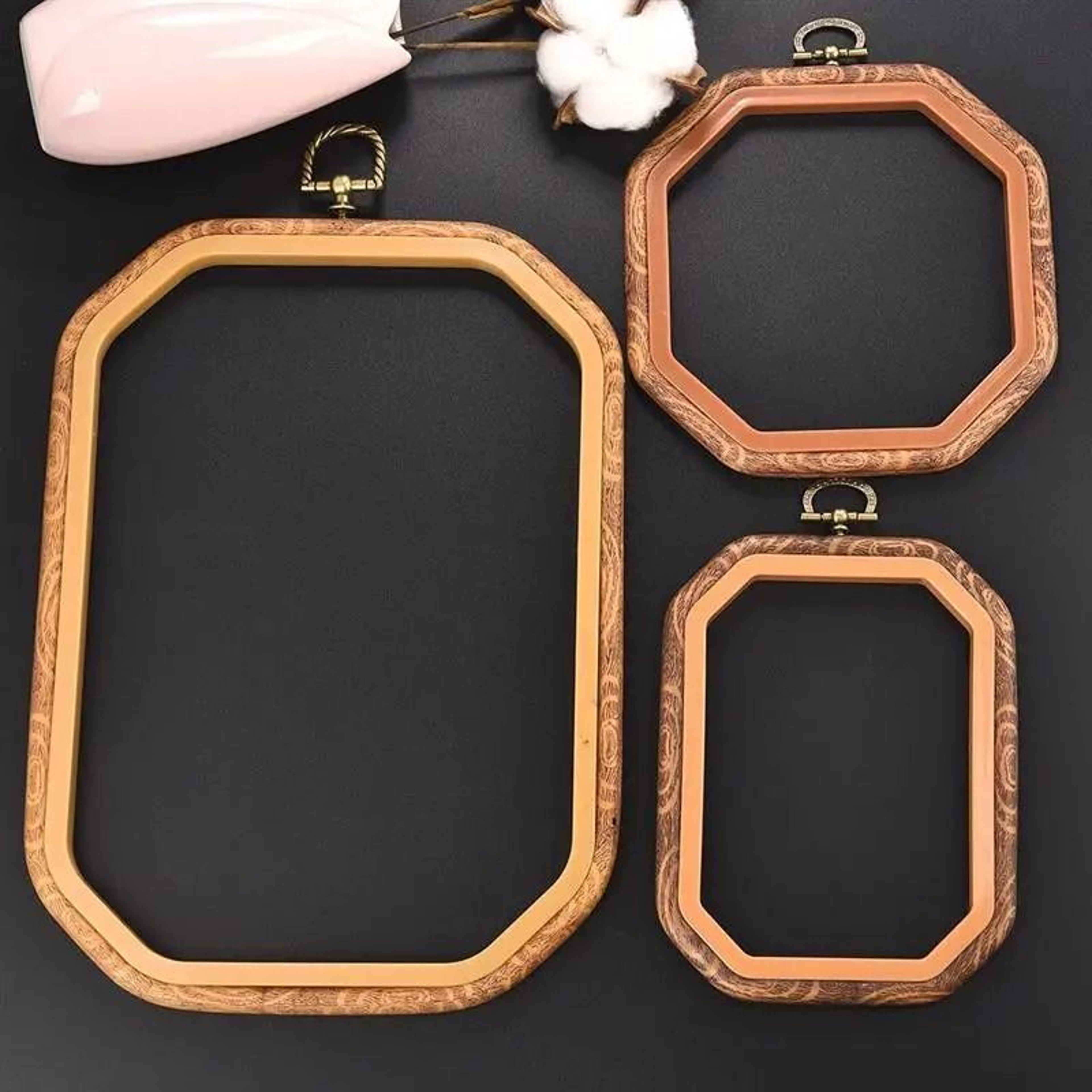 Retro Square Plastic Embroidery Hoop For Stable Stitching And Decorative Display 0