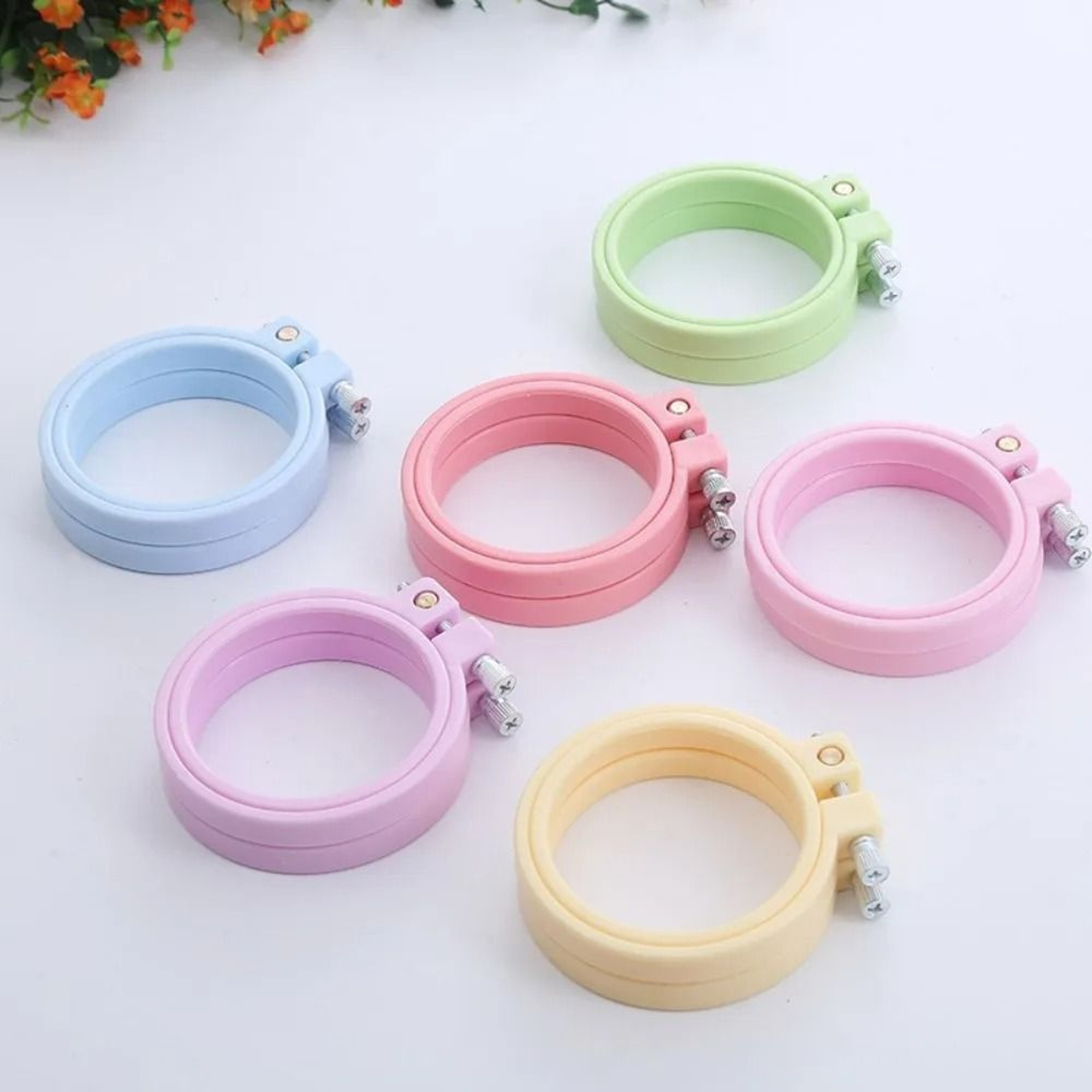 Compact 7cm Plastic Embroidery Hoop For Detailed Cross Stitch Craft Projects 0