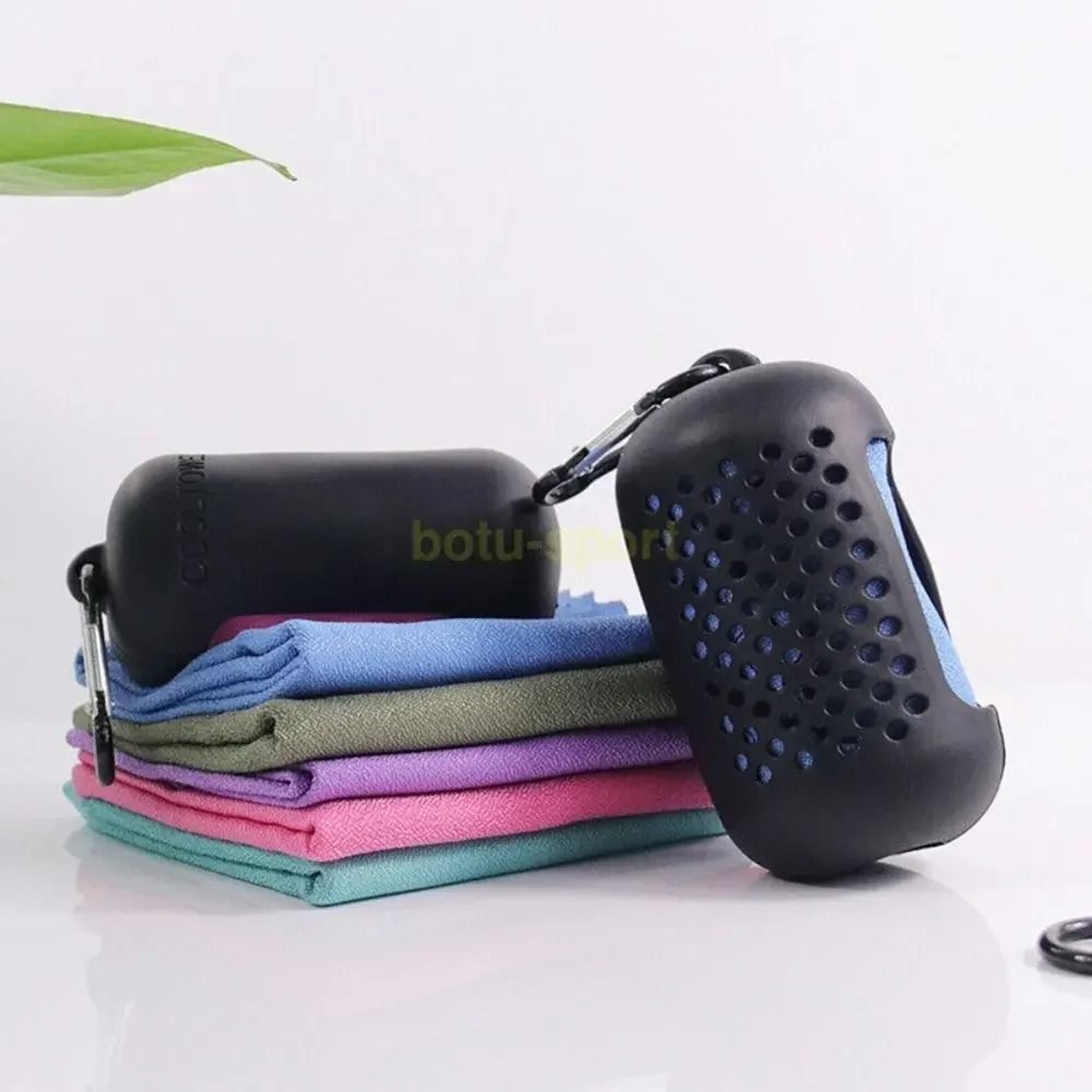Portable Quick Dry Cooling Towel With Silicone Carry Bag 15