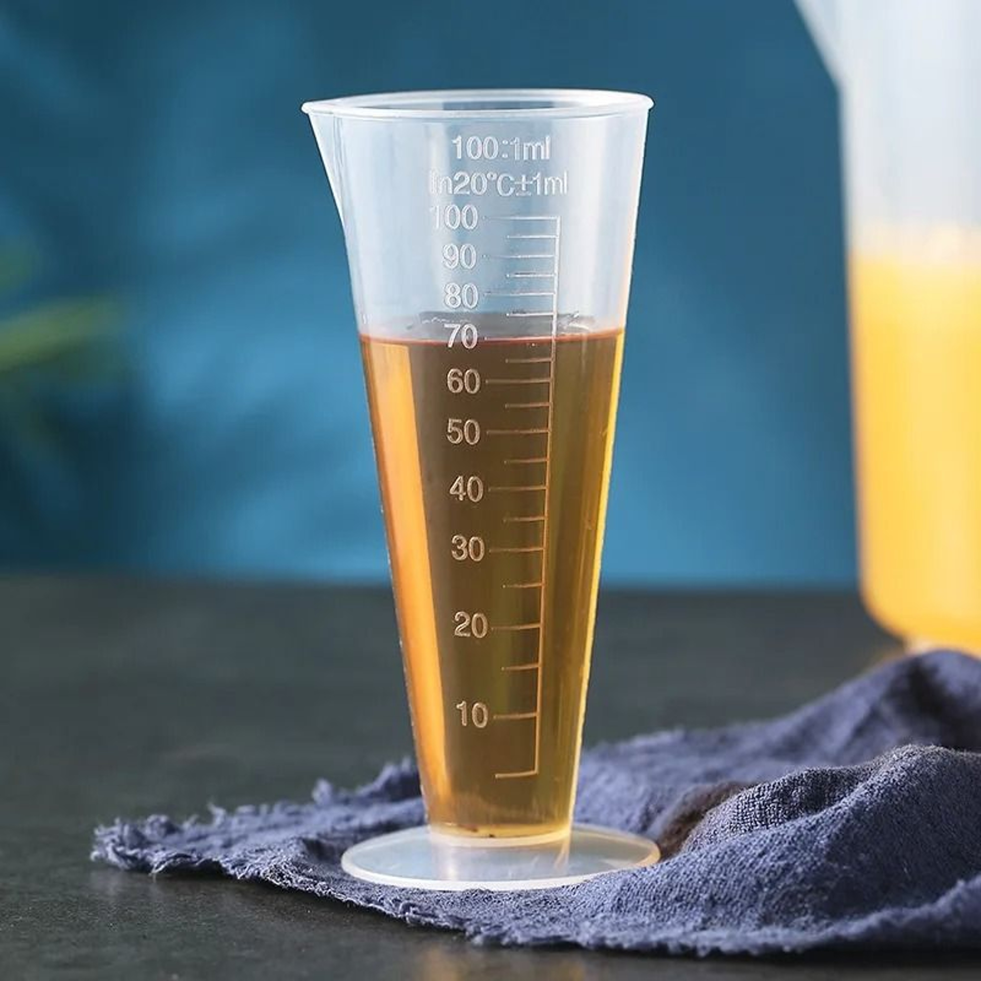 Clear Scale One Hundred Milliliter Food Grade Kitchen Measuring Jug 0