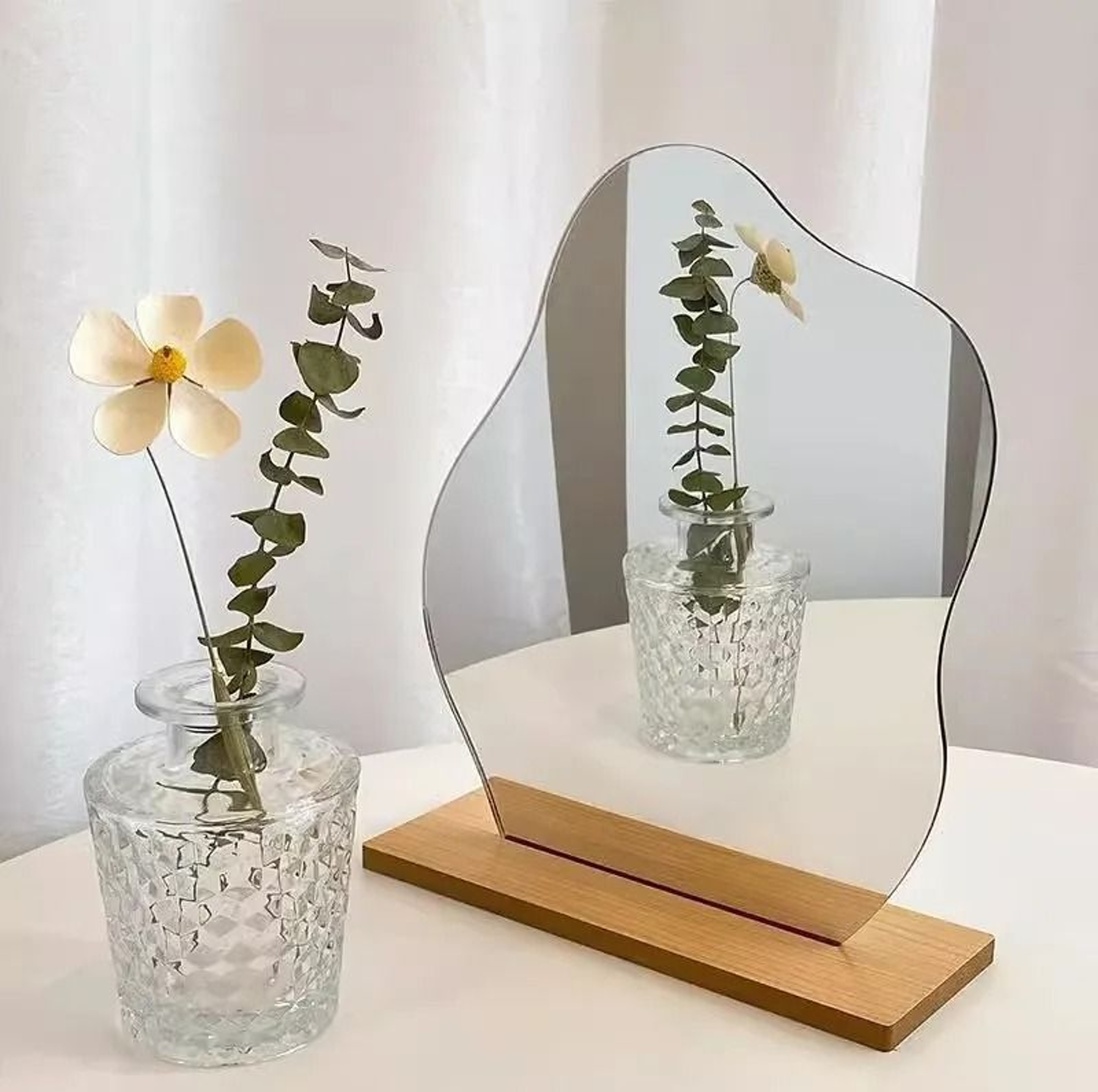 Modern Cloud Shaped Makeup Mirror Acrylic Vanity Mirror With Wooden Base 2