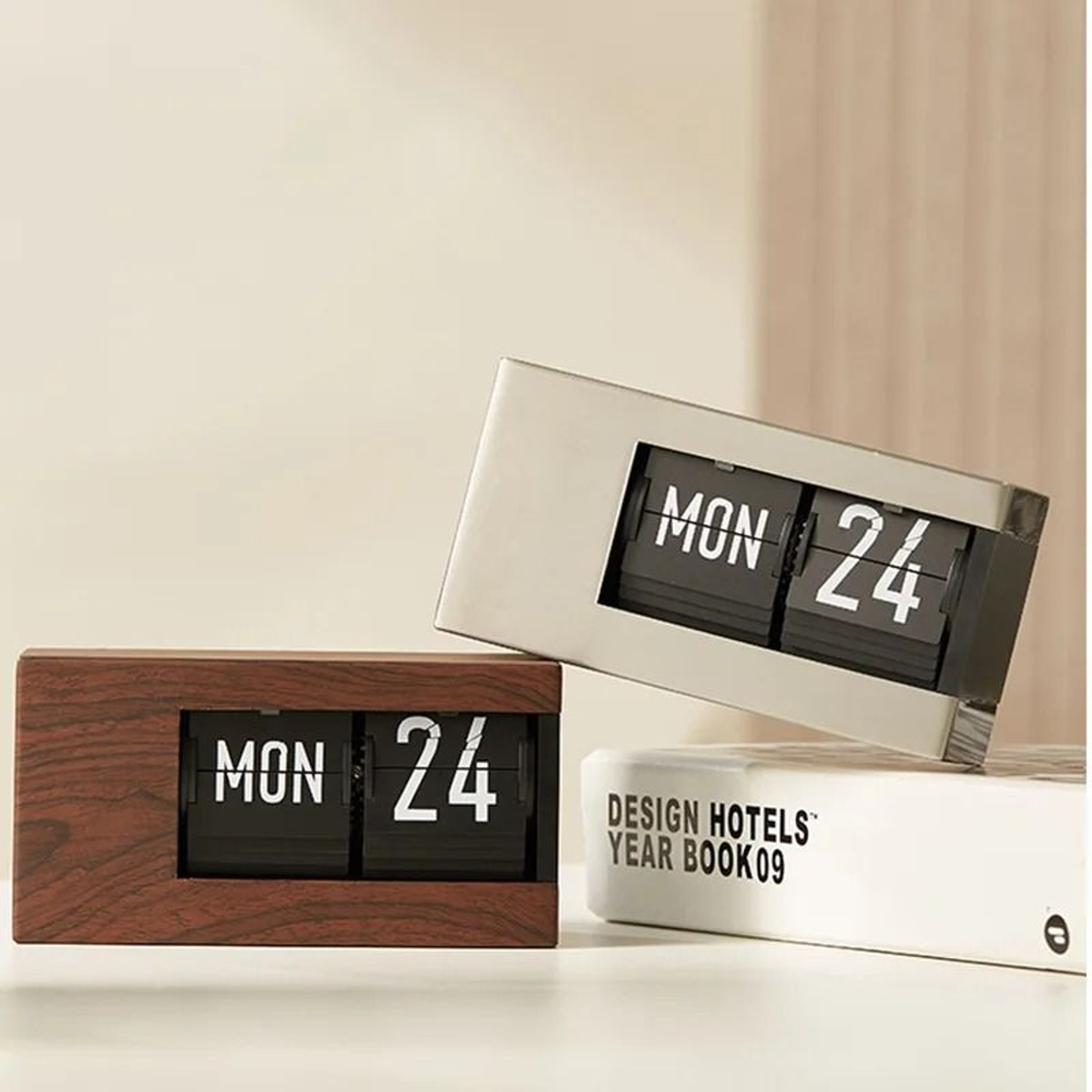 Rechargeable Retro Flip Desk Clock With Calendar And Automatic Page Turning 0