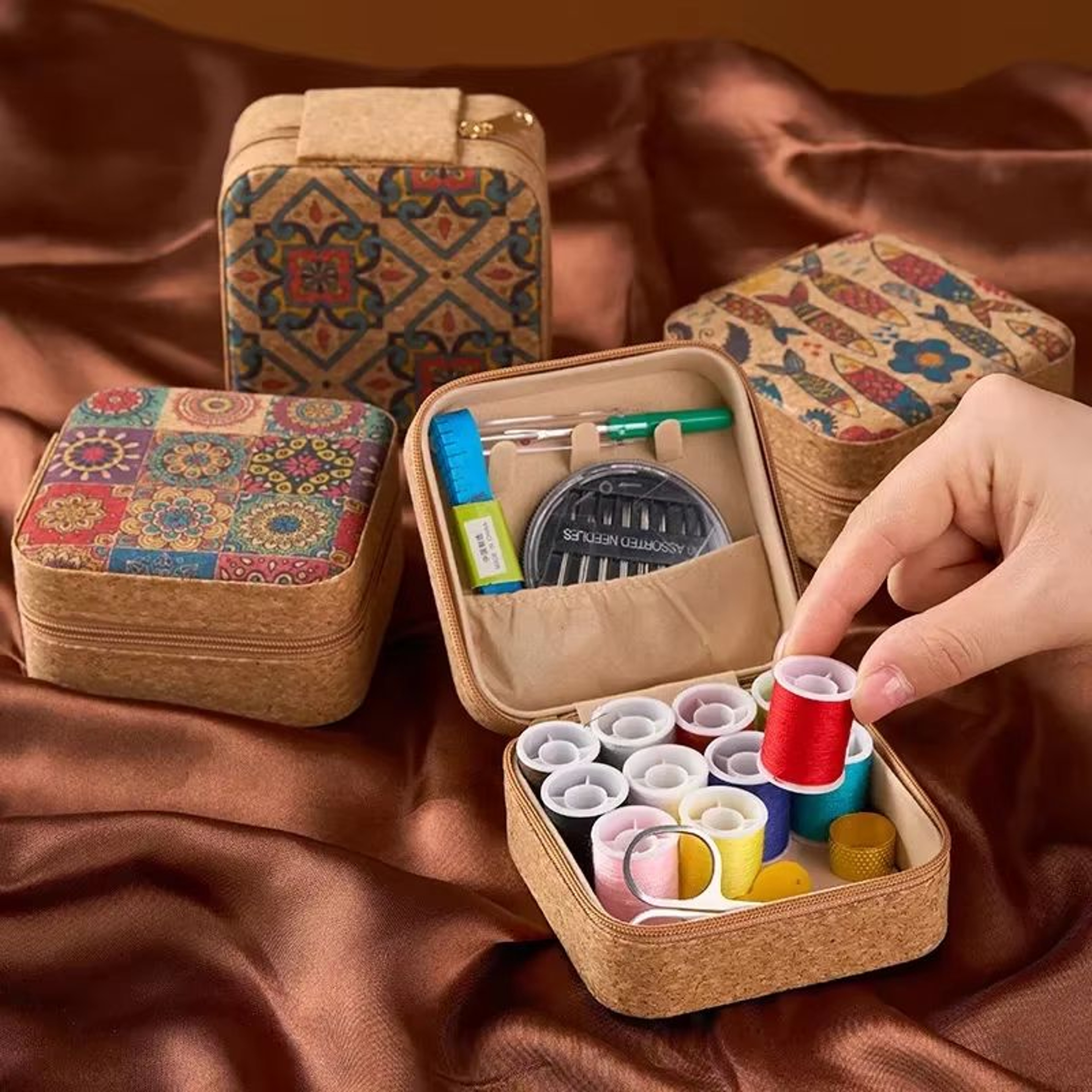 Retro Portable Sewing Kit Box Needle And Thread Kit For Quick Home  Travel Repairs 4