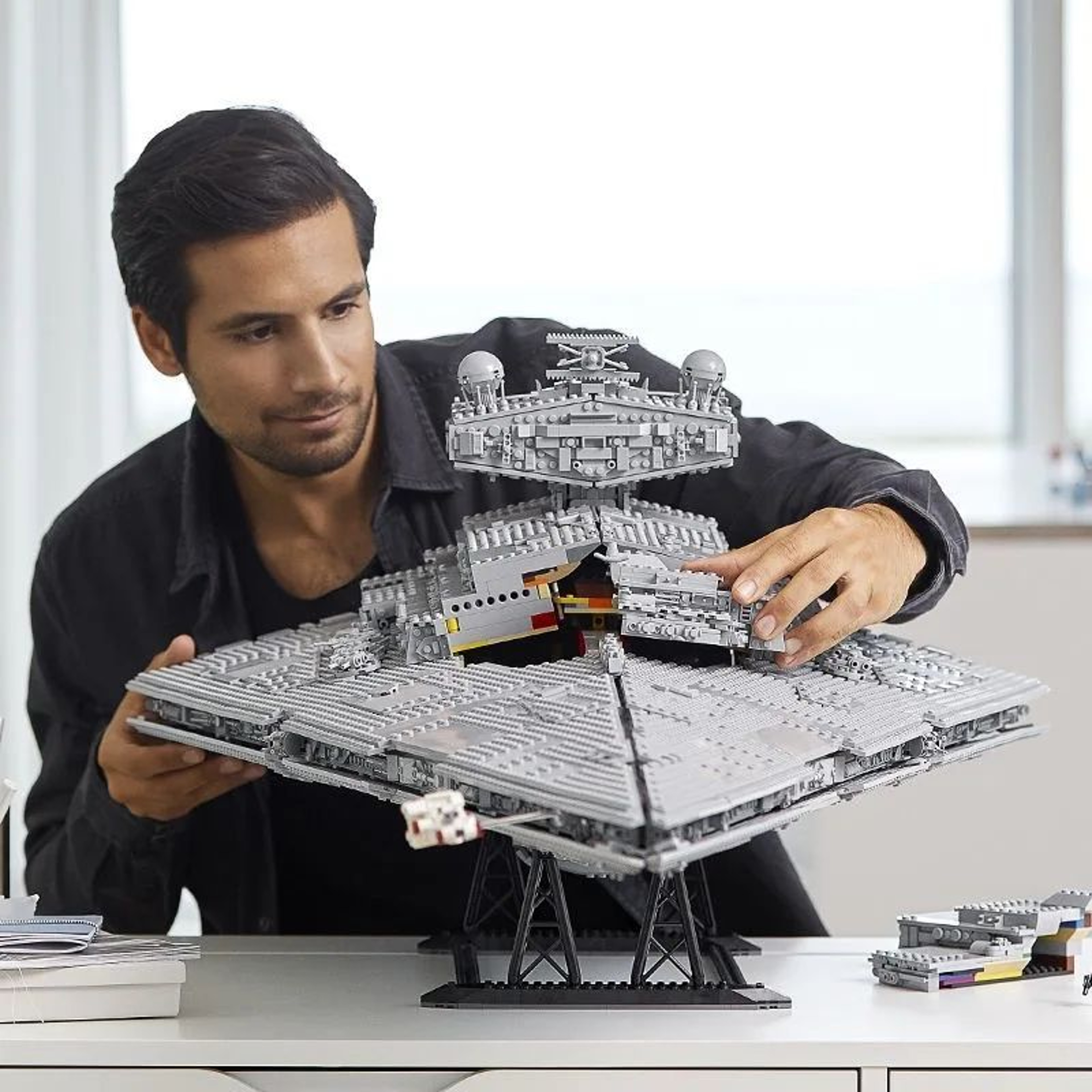 Destroyer Of Empires Ultimate Spaceship Building Set  4784 Piece SciFi Display Model For Adults 3