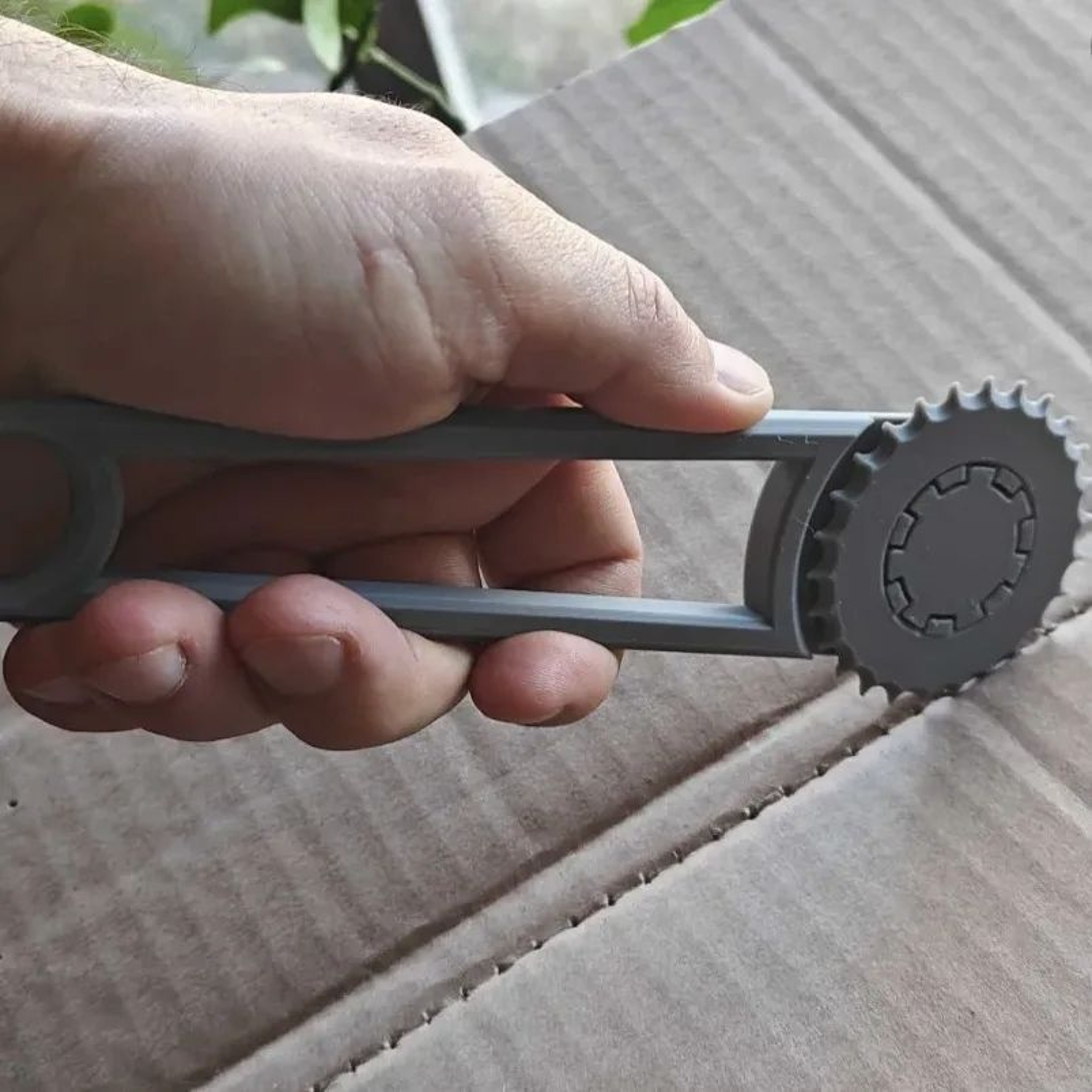 HeavyDuty Cardboard Box Punch Tool  Paper Hole Puncher For DIY Crafts  Packaging 2
