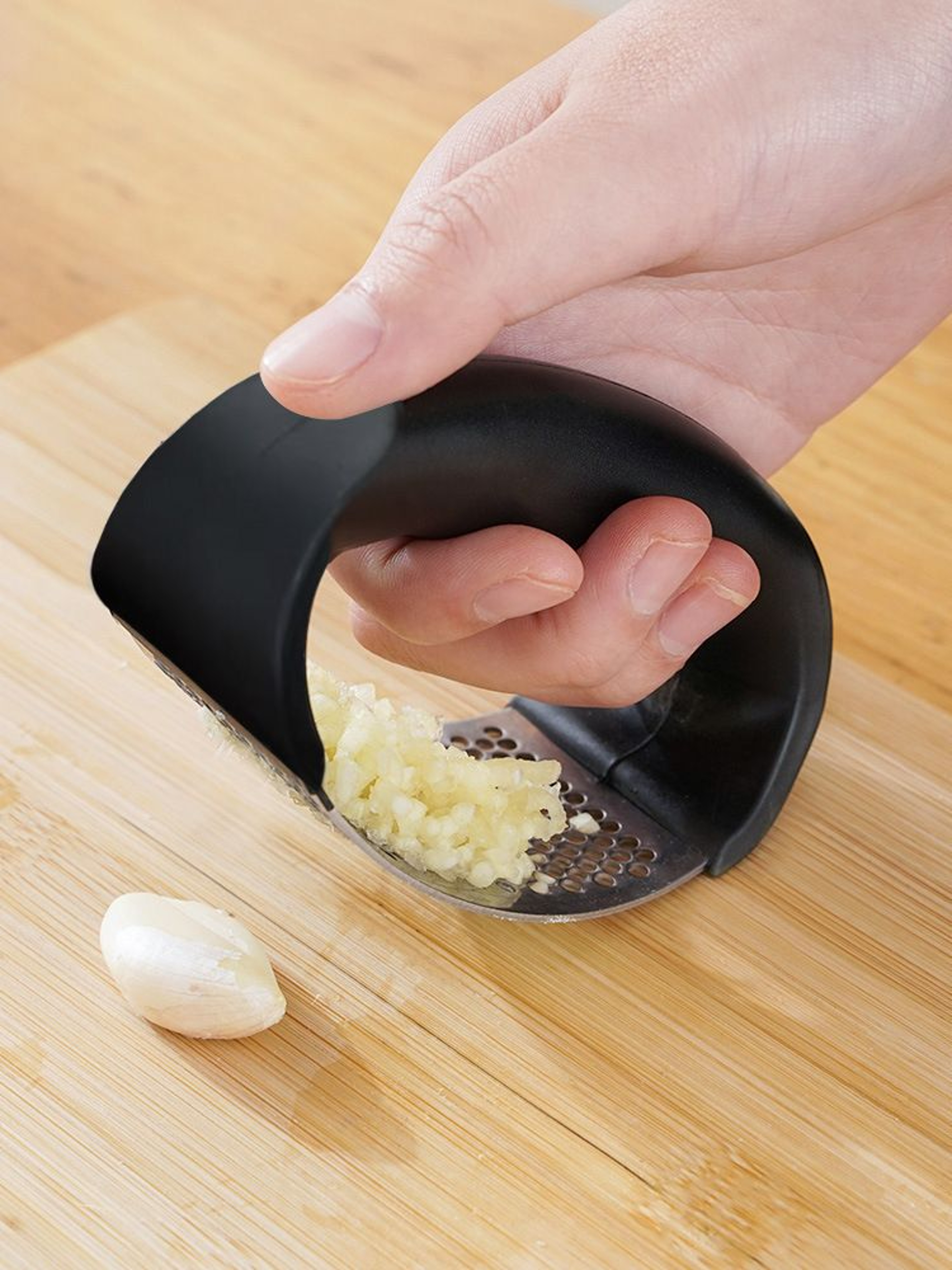 Stainless Steel Garlic Press  Manual Garlic Crusher  Mincer Tool 3