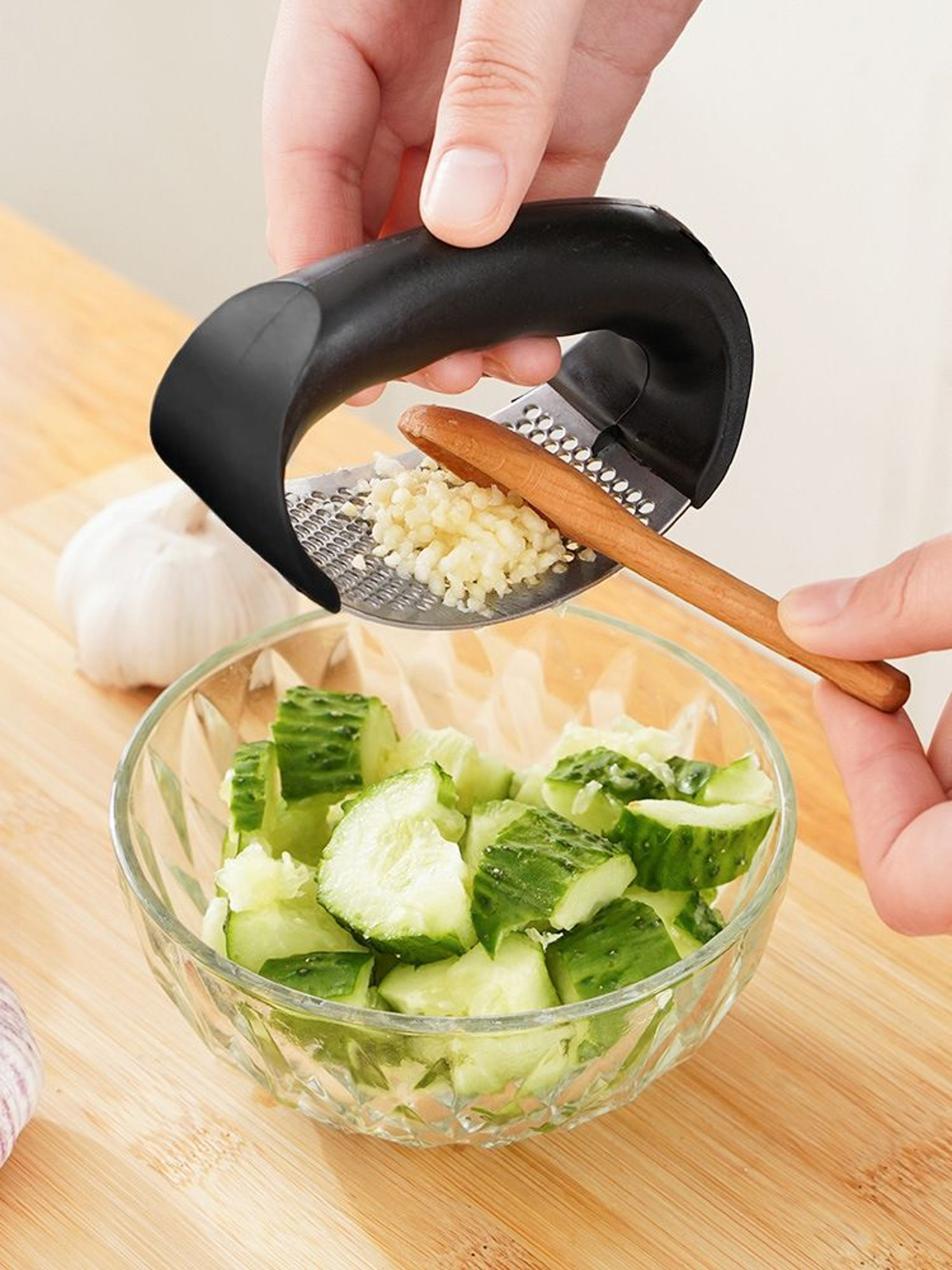 Stainless Steel Garlic Press  Manual Garlic Crusher  Mincer Tool 4