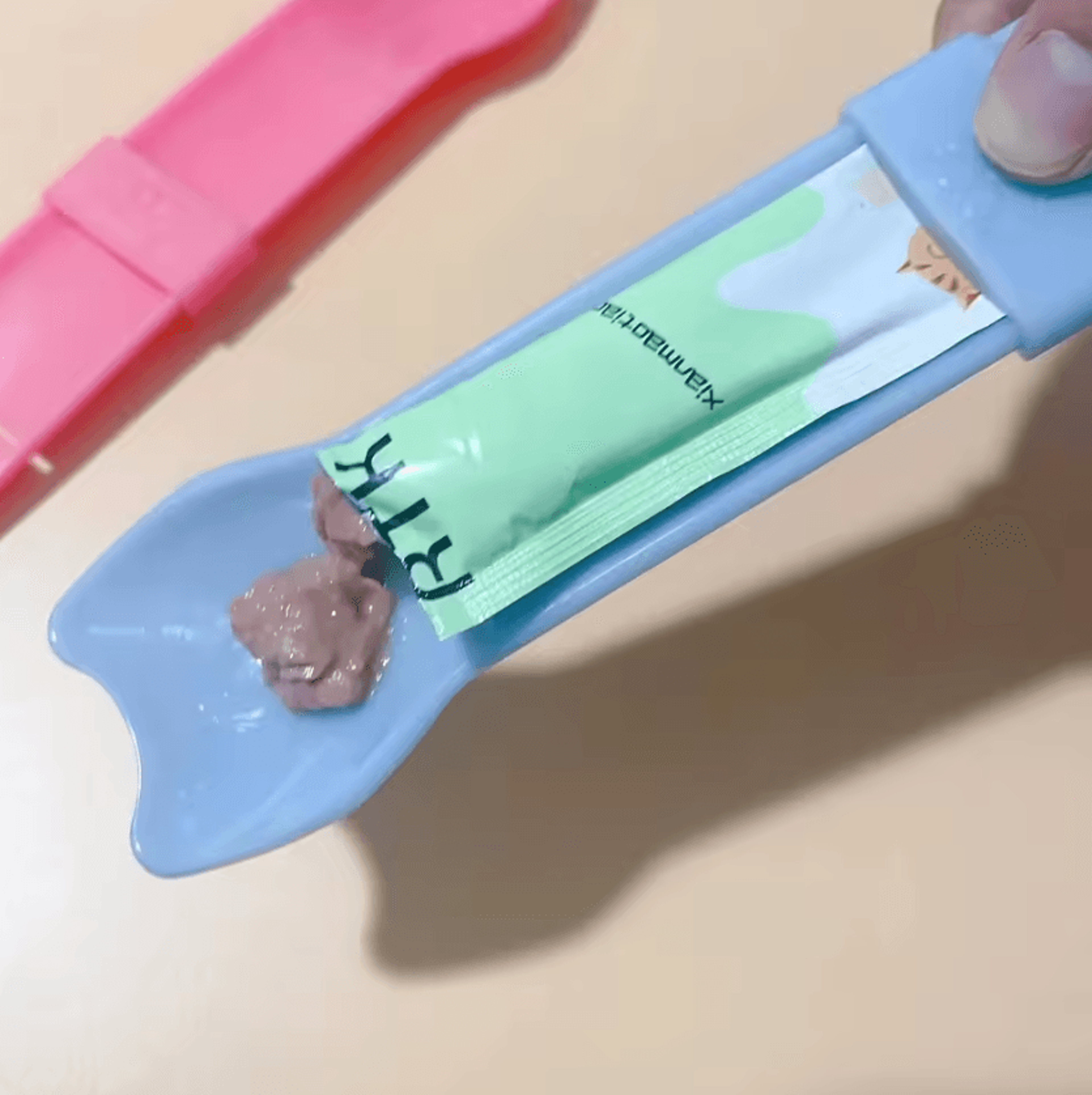 Cat Treat Squeeze Spoon Feeder For Lickable Wet Treats 0