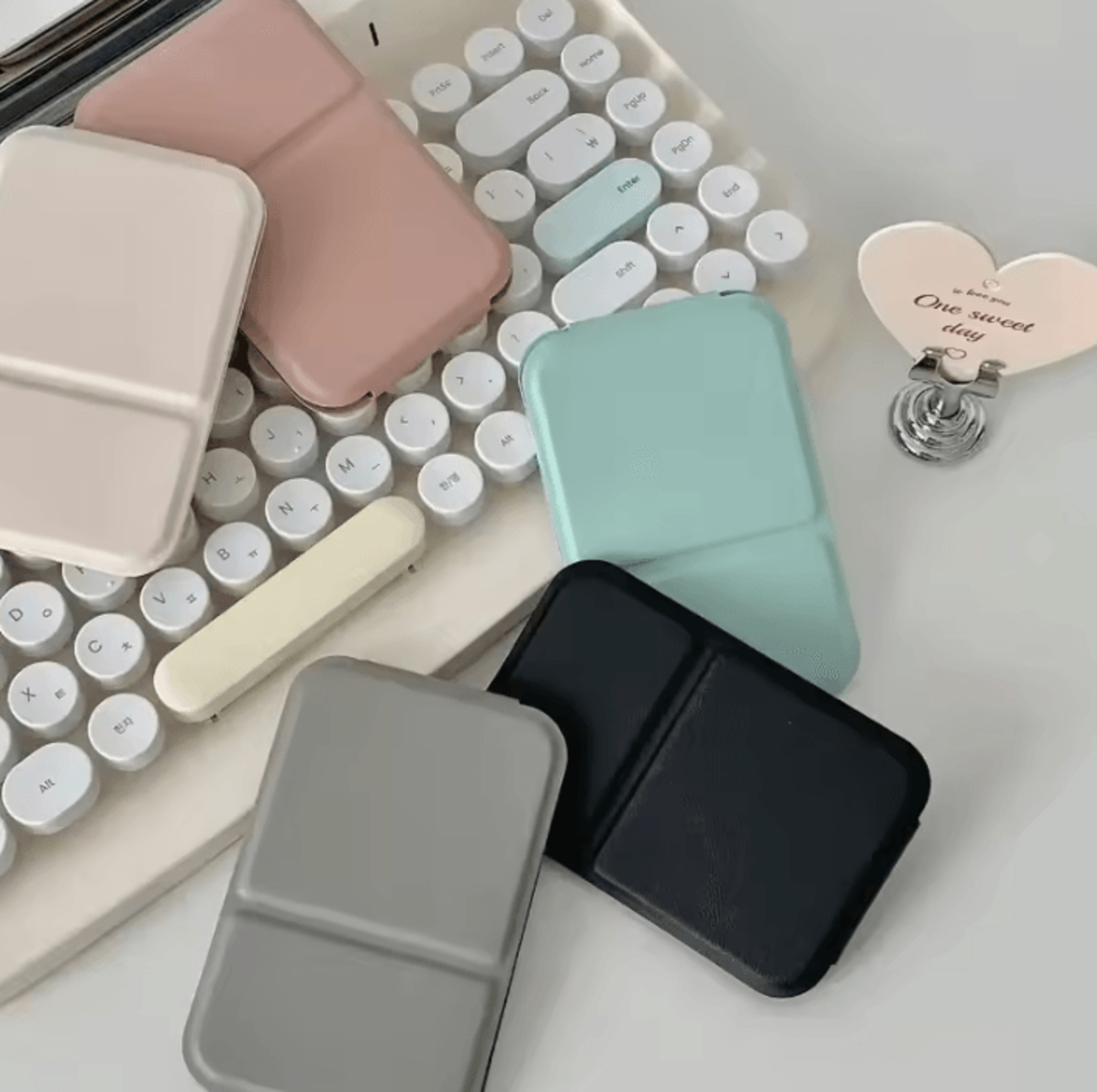 Foldable PU Leather Compact Mirror  Compact Makeup Mirror Portable Pocket Mirror For Everyday Beaut 0