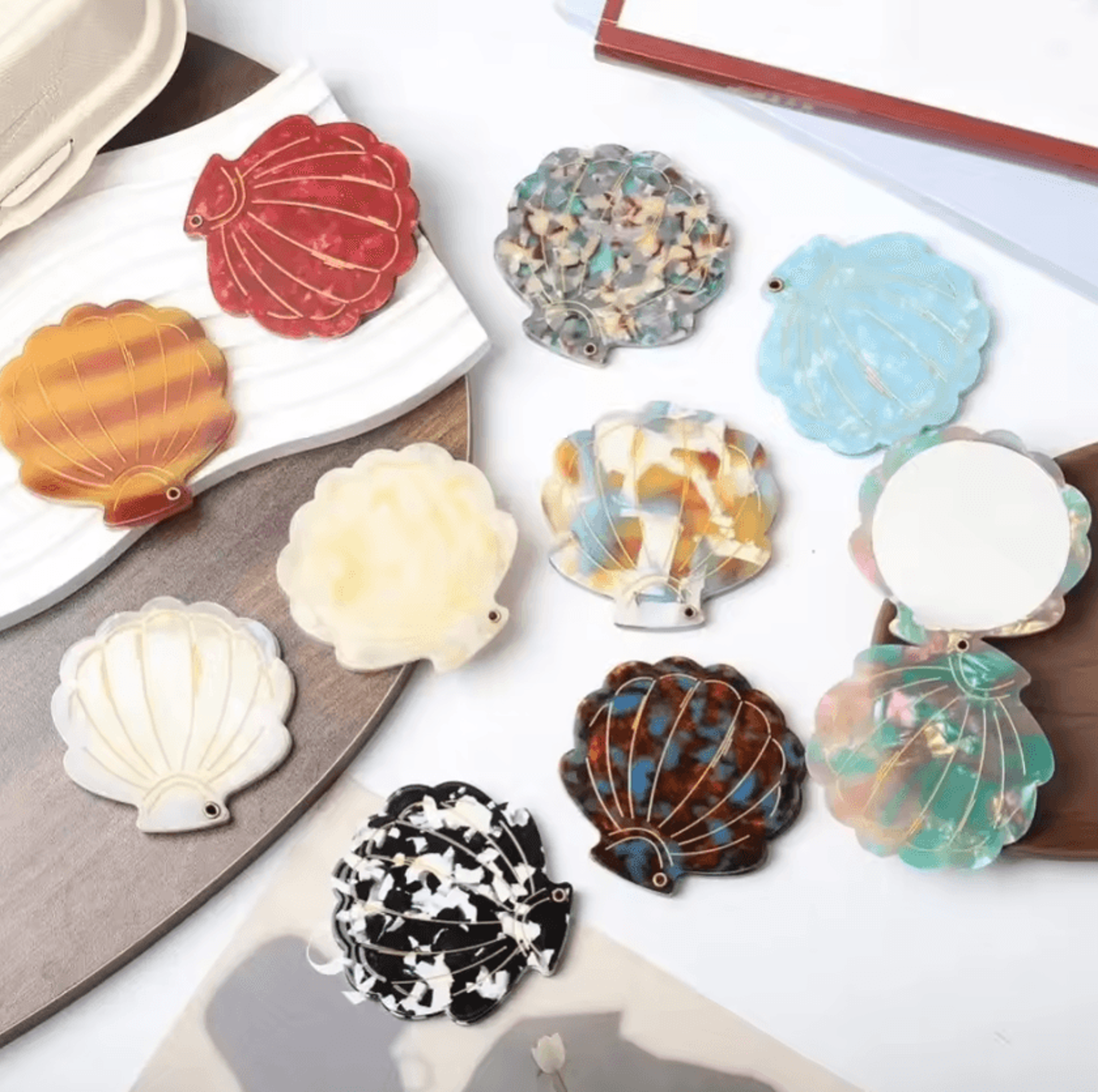 Shell Shape Folding Pocket Makeup Mirror 0