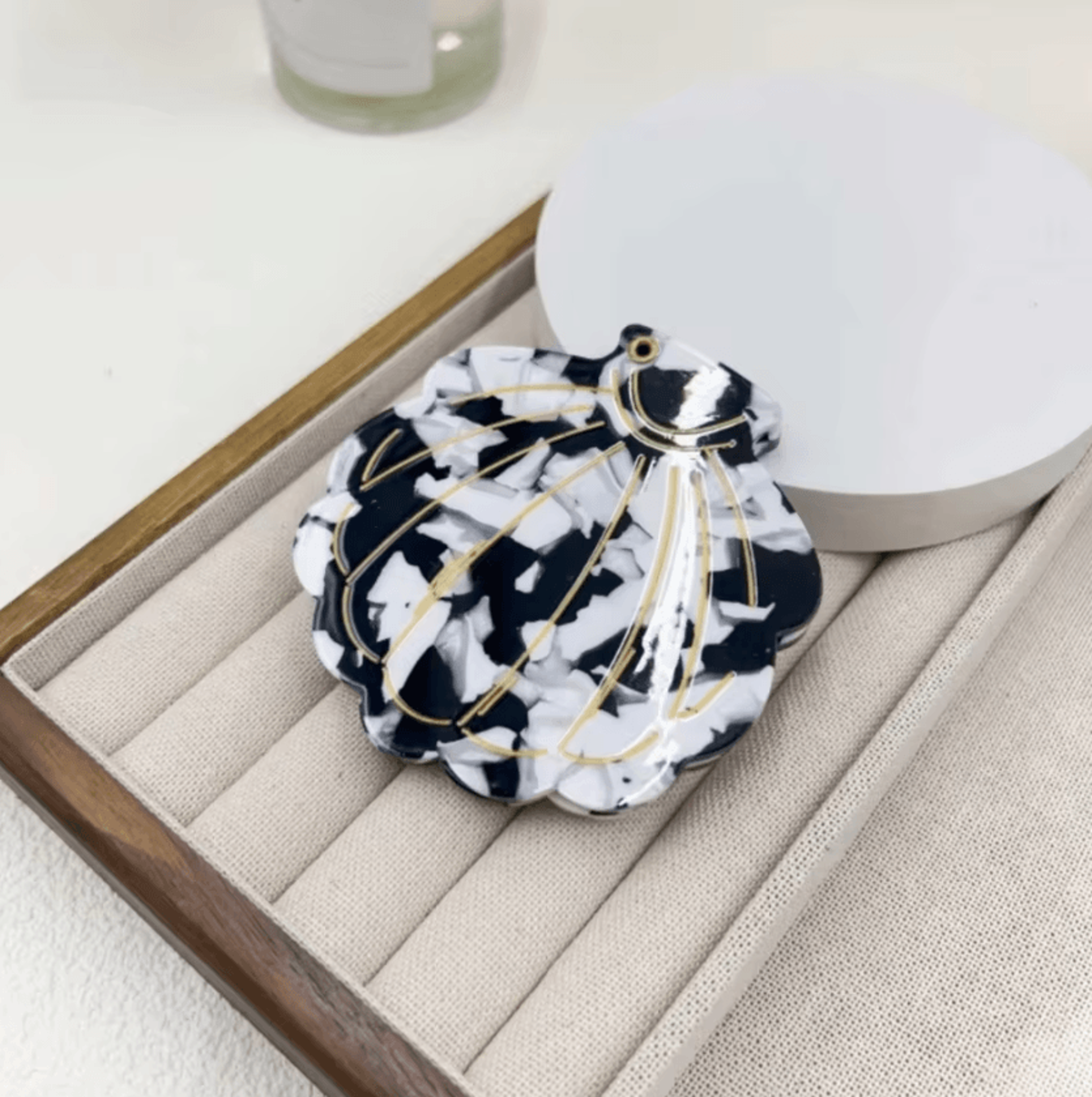 Shell Shape Folding Pocket Makeup Mirror 10