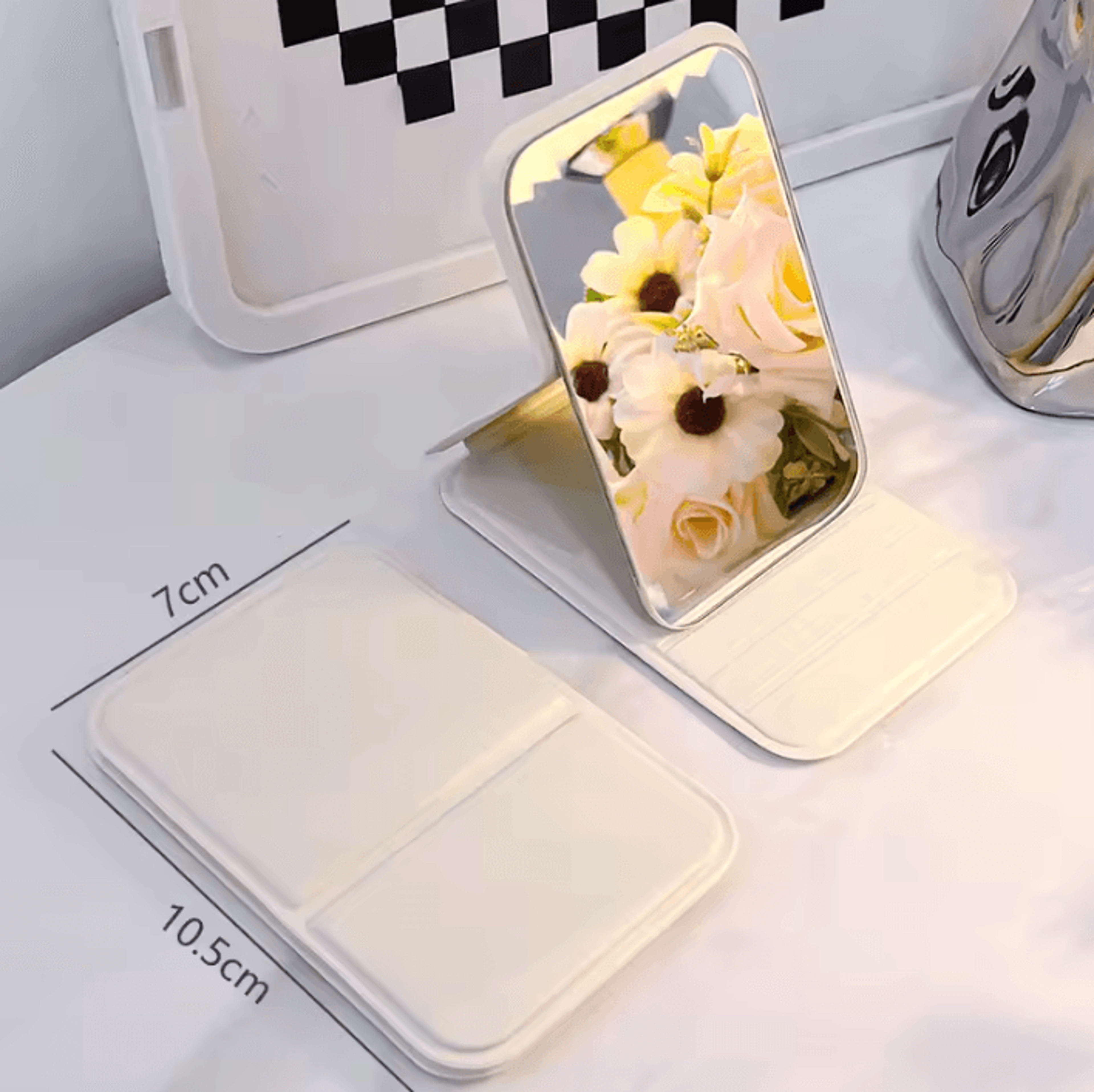 PU Leather Foldable Makeup Mirror For Desktop And Travel 4