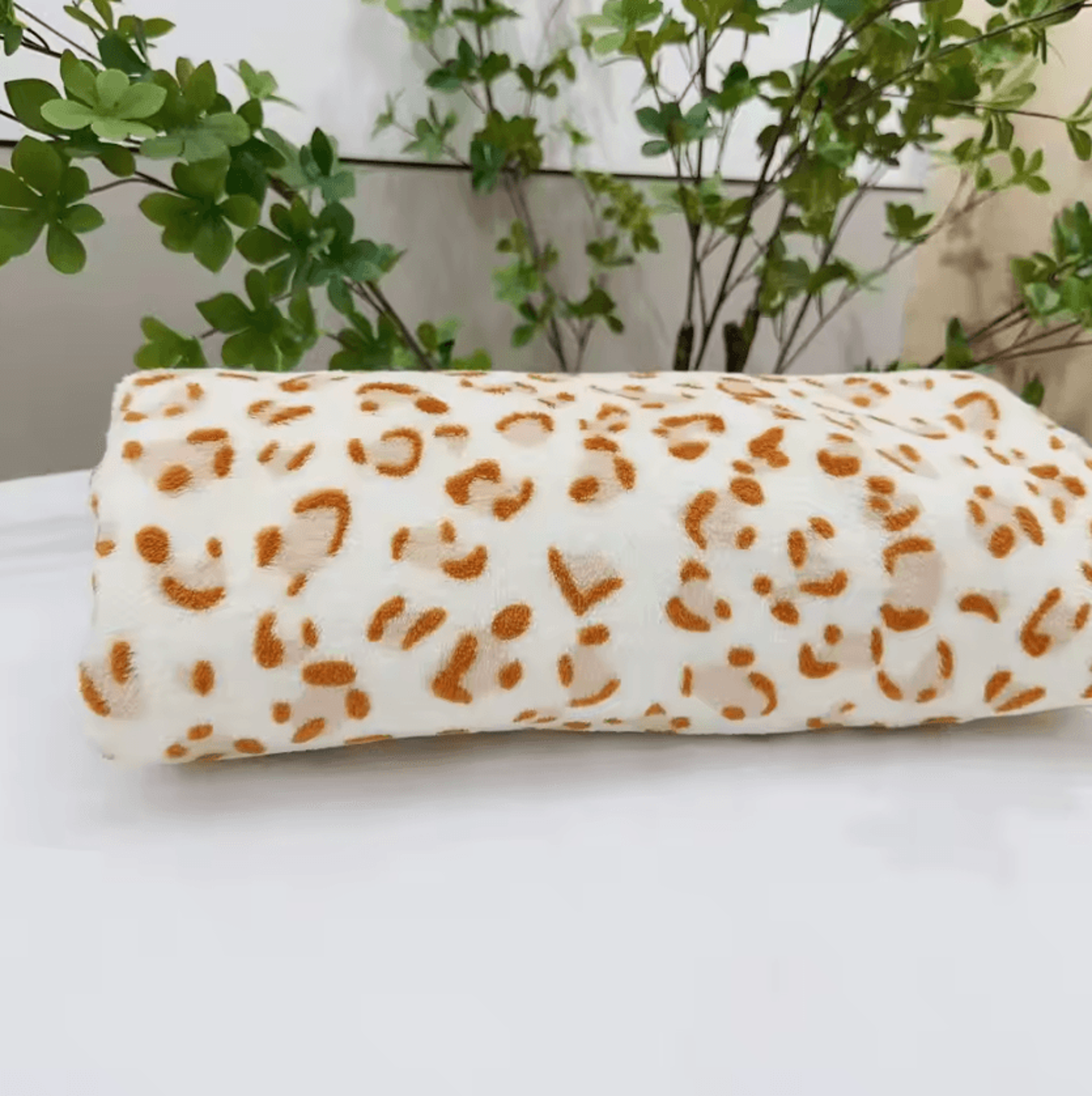 Leopard Print Lightweight Soft Throw Blanket 0