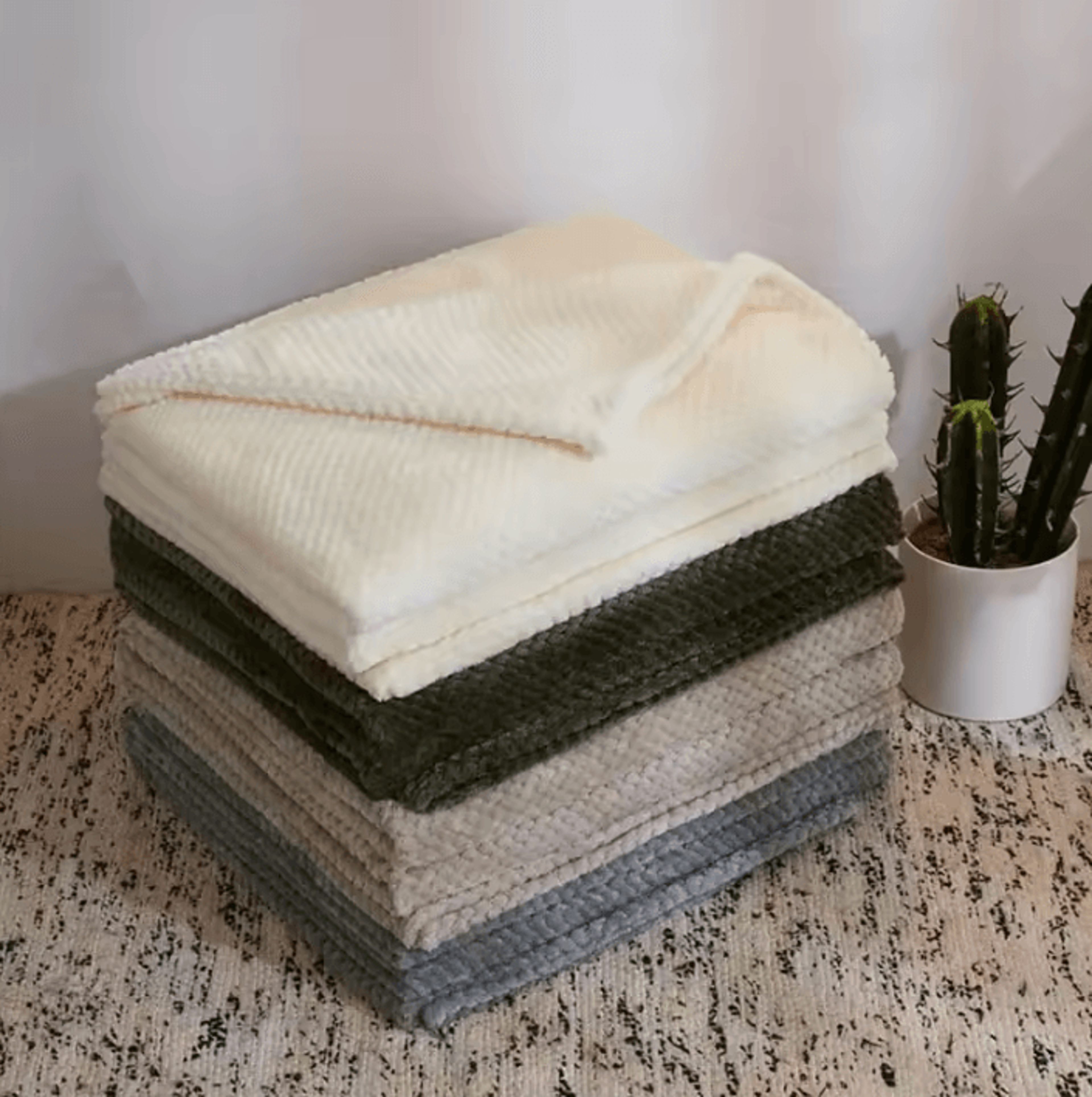 Solid Soft Warm Fleece Bed And Sofa Blanket 1