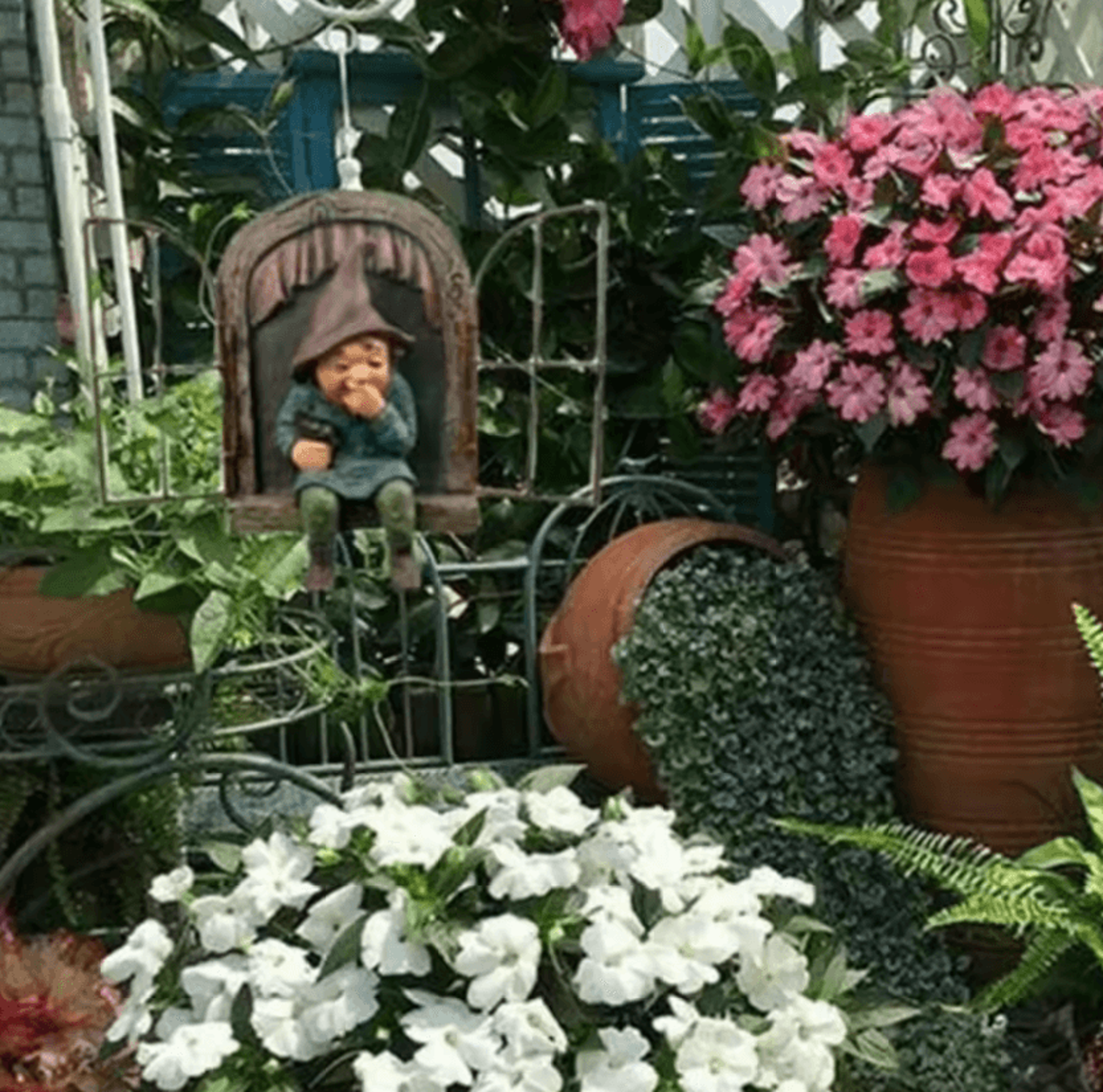 TreePeek Whimsical Elf Hugging Garden Statue 2