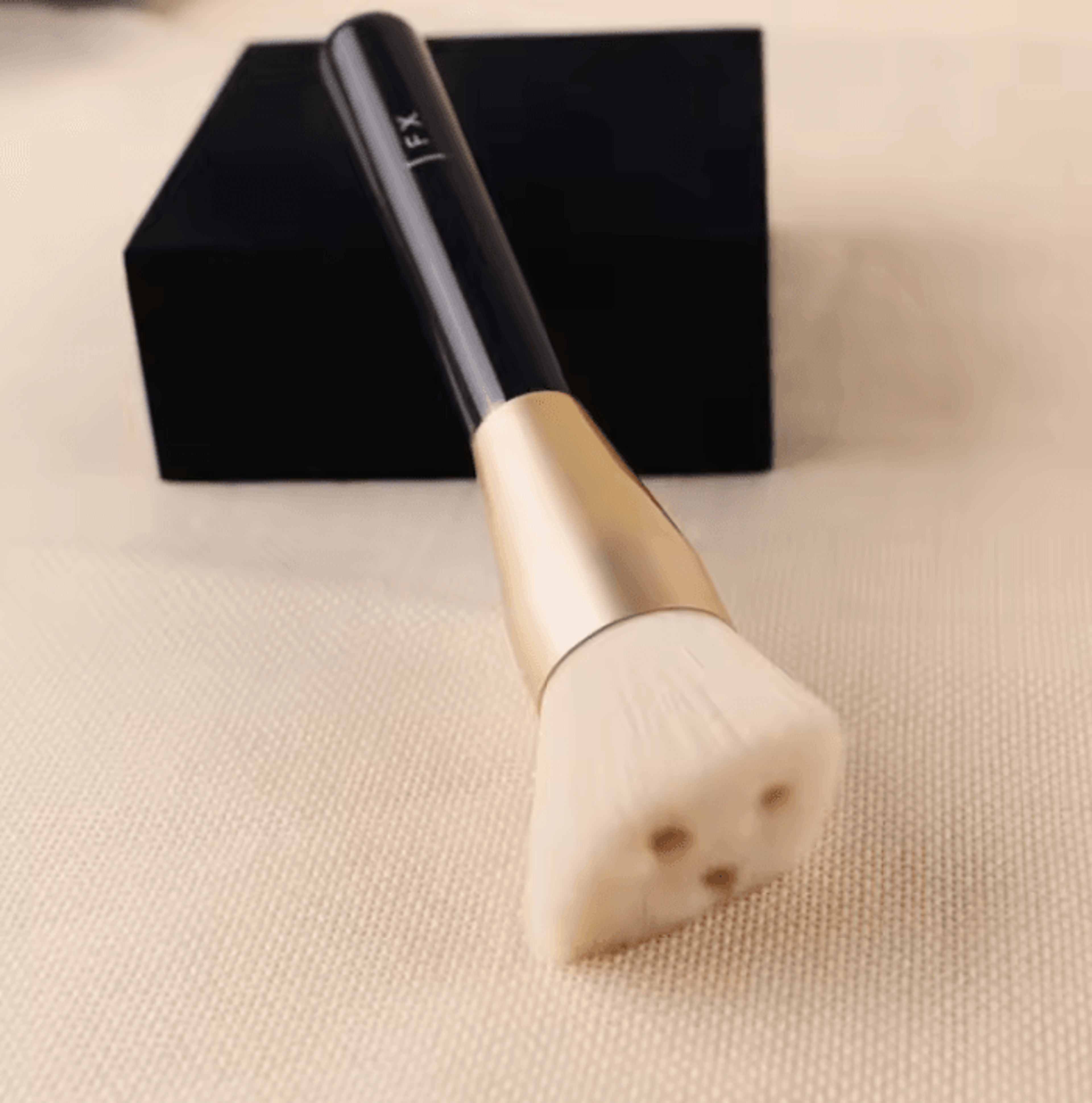 MaxGlow Angled Full Face Foundation Brush For Smooth And Even Makeup Application 1