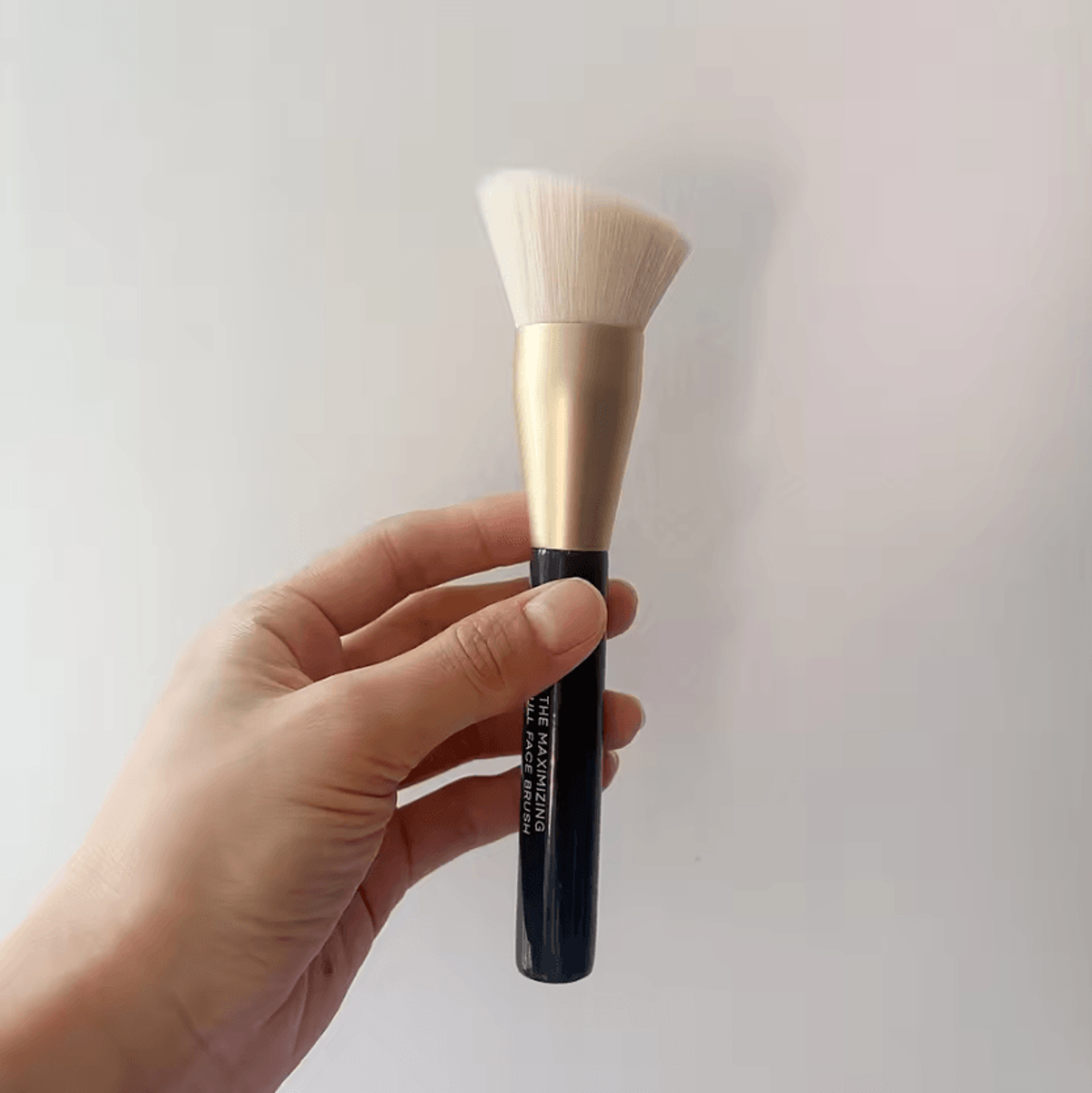 MaxGlow Angled Full Face Foundation Brush For Smooth And Even Makeup Application 4