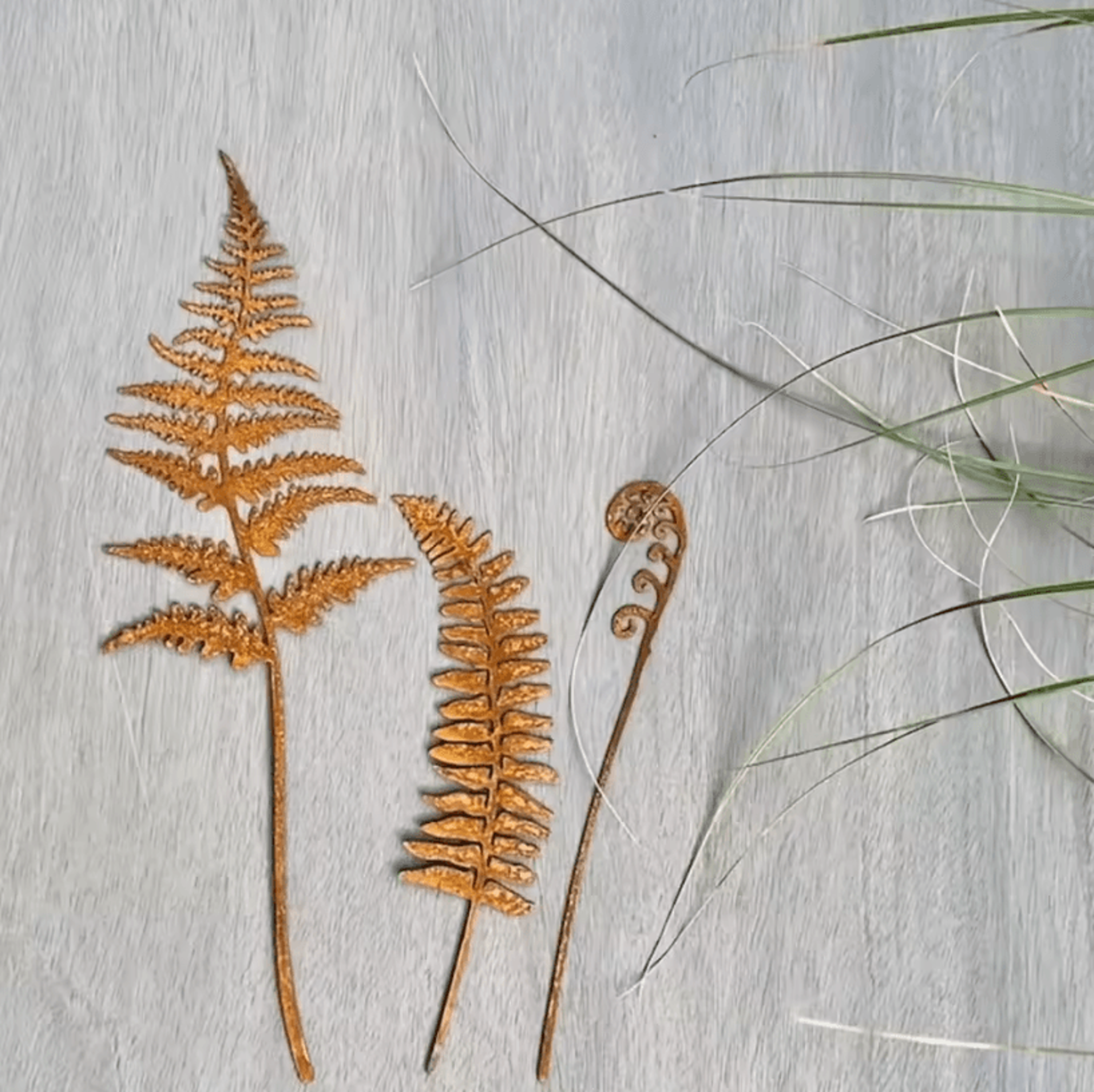 3Pcs Rusty Fern Leaves Garden Stakes  Metal Garden Art Decor Outdoor Plant Stake Bouquet For Yard   3