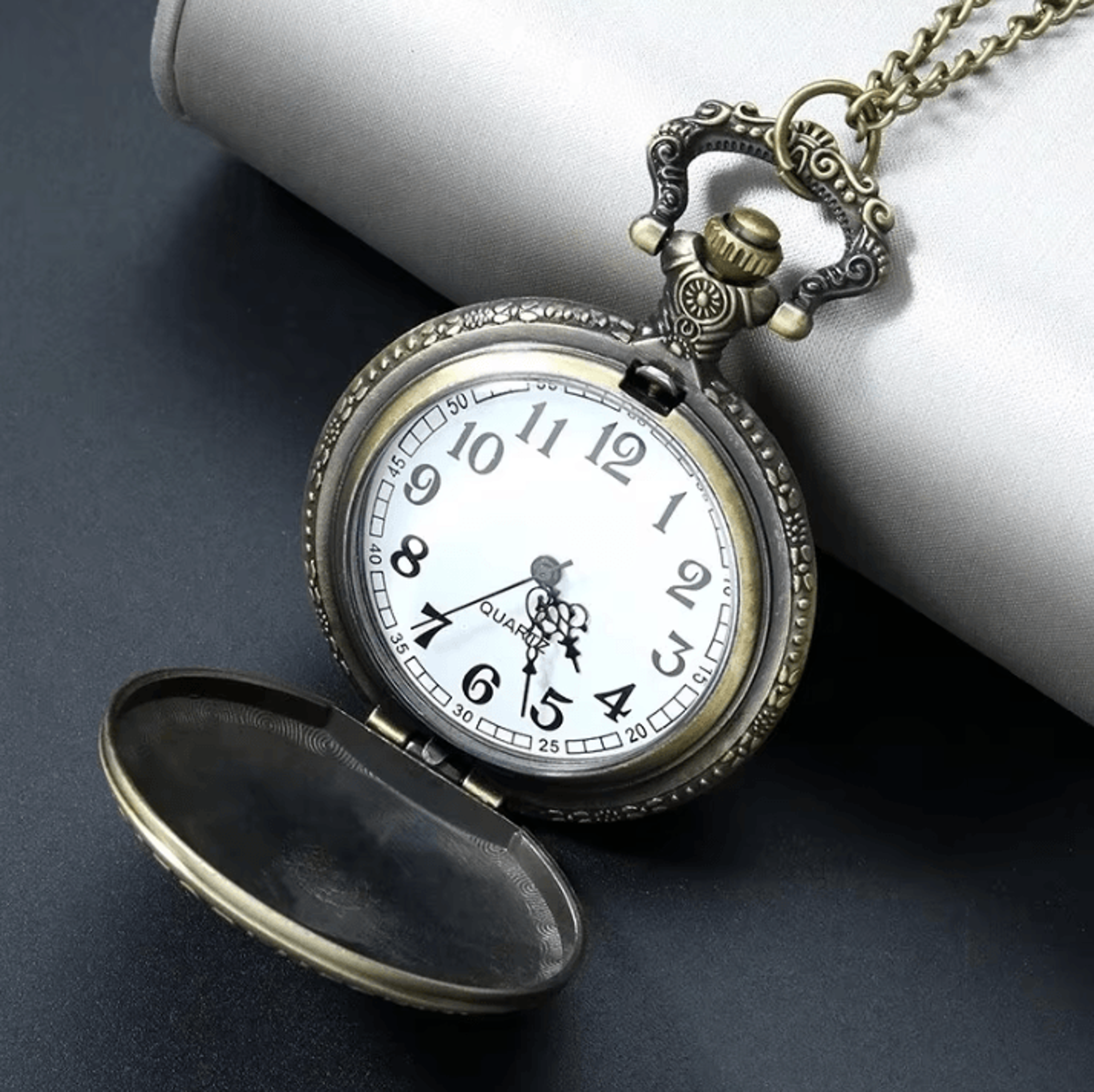 Retro Pirate Pocket Watch Necklace  Double Knife Quartz Vintage Pendant Watch For Men 3