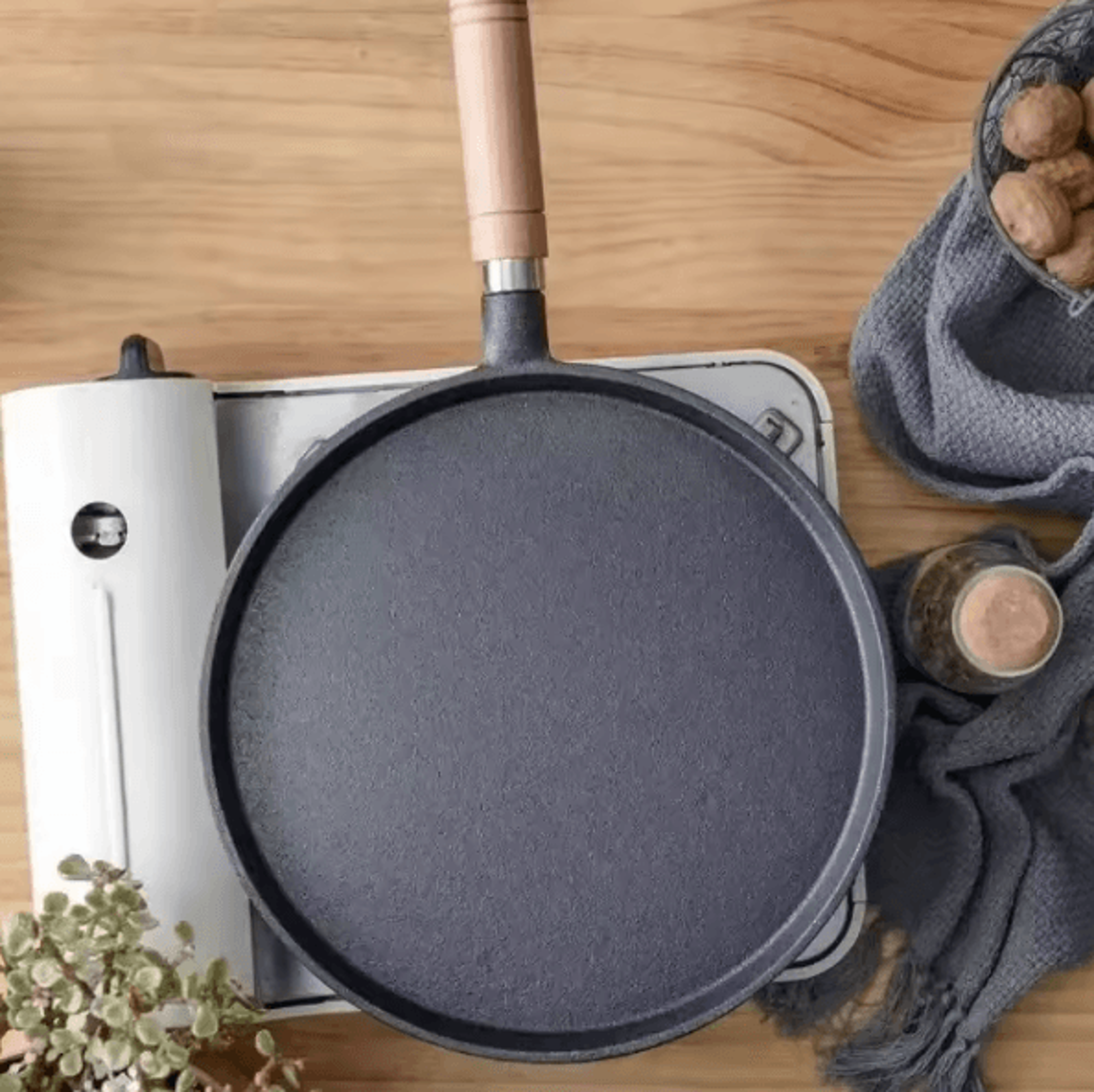 IronPro 26cm Cast Iron Frying Pan PreSeasoned Skillet For Steak Eggs Pancakes Crepes Induction Gas  1