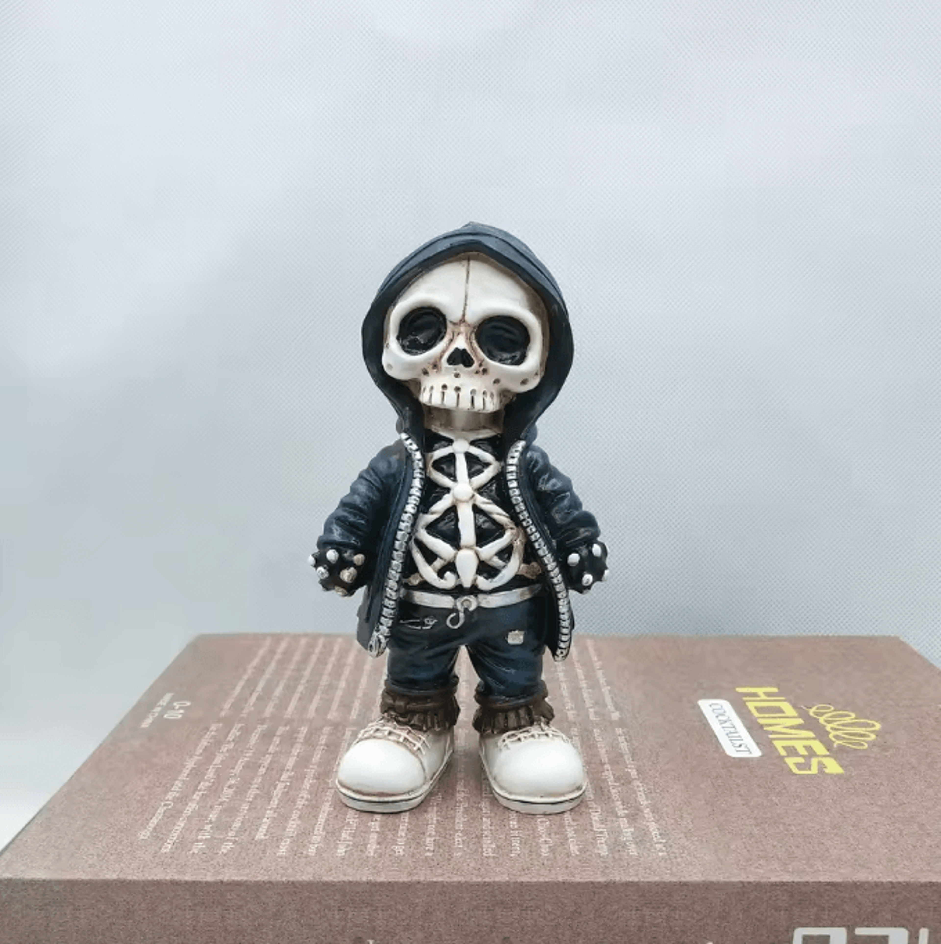 Cool Mini Skeleton Resin Figurine  Spooky Skull Statue For Halloween  Home Decor 7