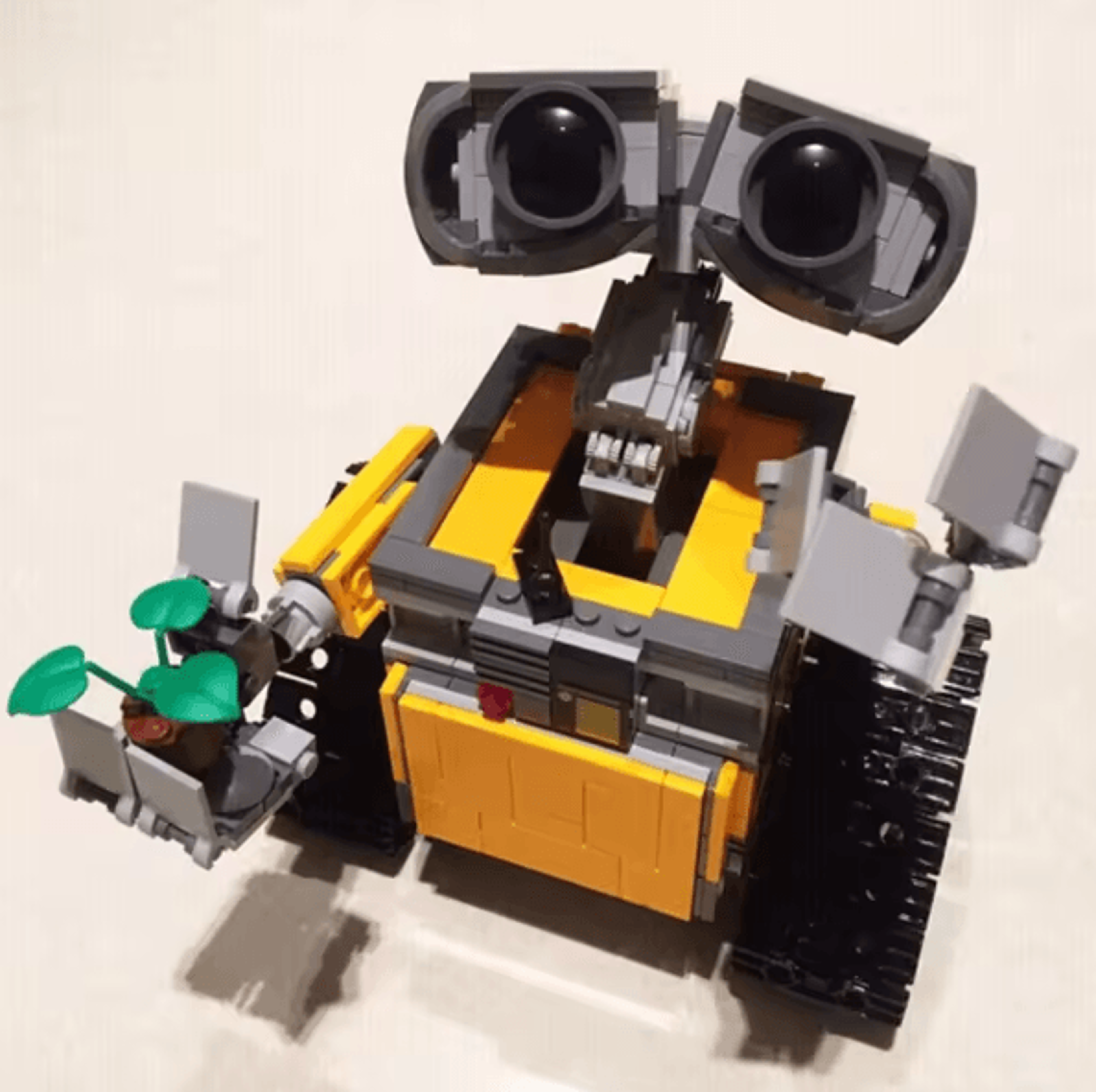 687PCS WallE Robot Building Blocks Set  DIY Assembly STEM Toy  Collectible Model 3