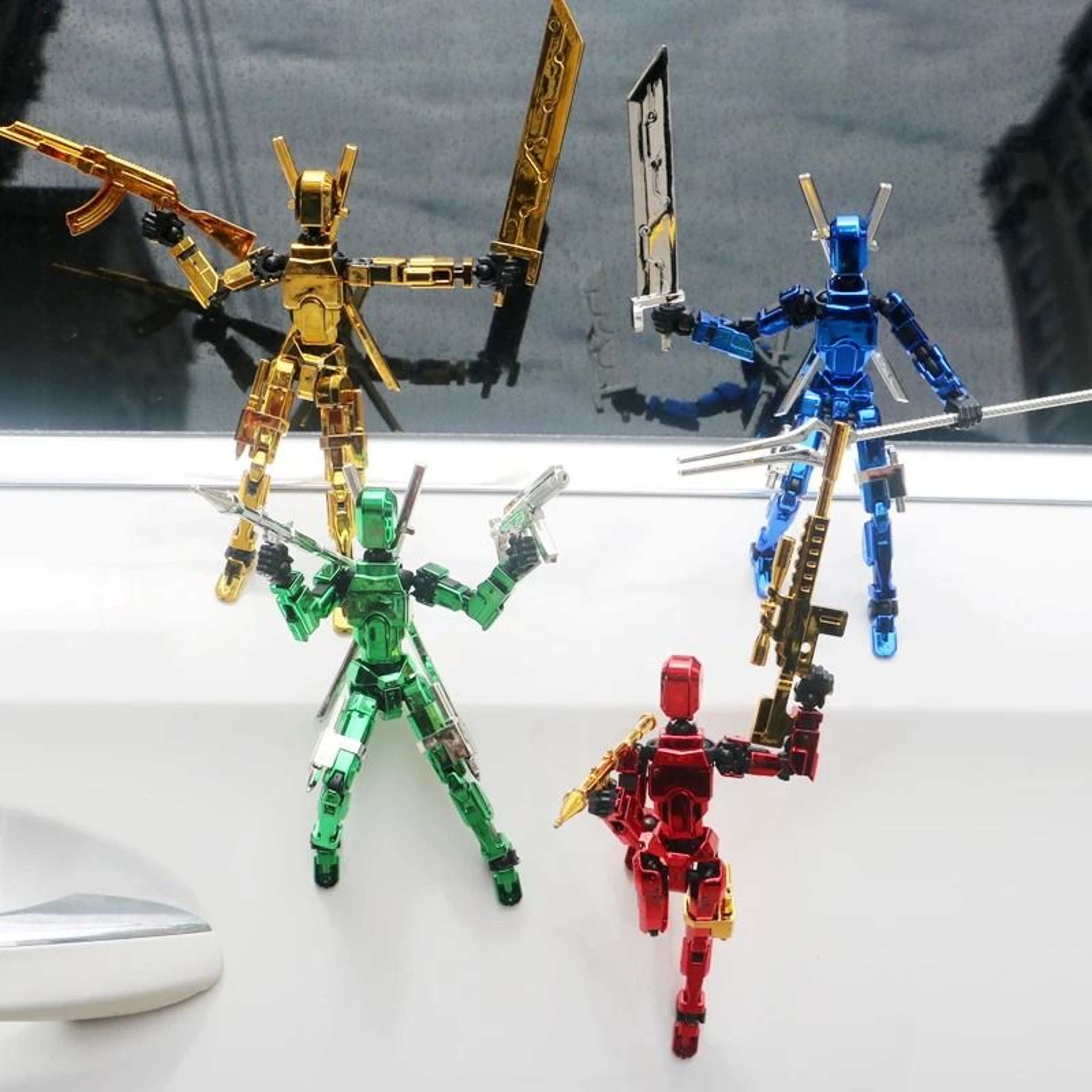 Titan T13 Articulated Robot And Dog Figure Set 1