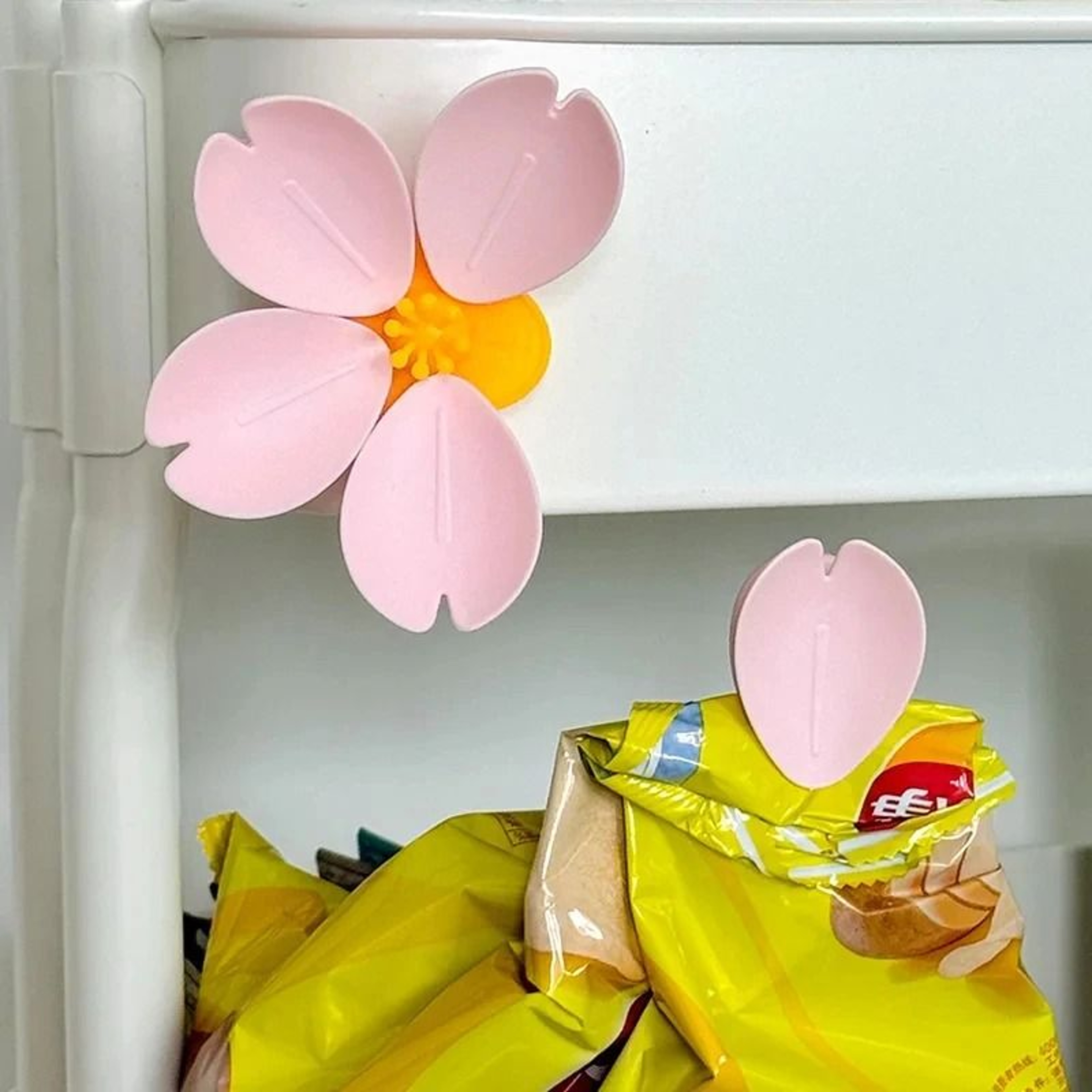 Sakura Magnetic Bag Clips Reusable Food Sealing Clips For Snacks Chips And Kitchen Storage 4