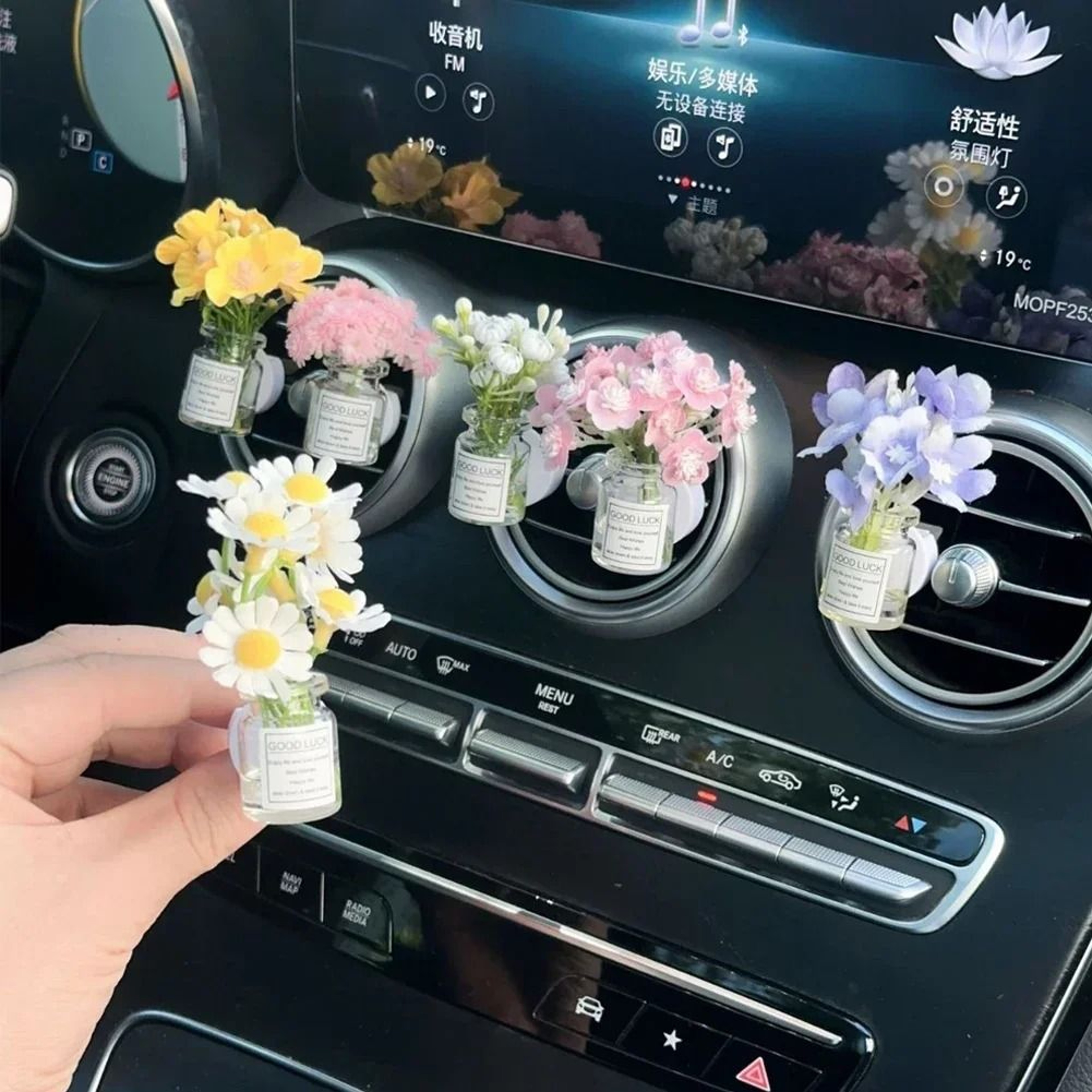 Mini Vase Car Air Vent Aromatherapy Diffuser Clip With Simulated Flowers 2