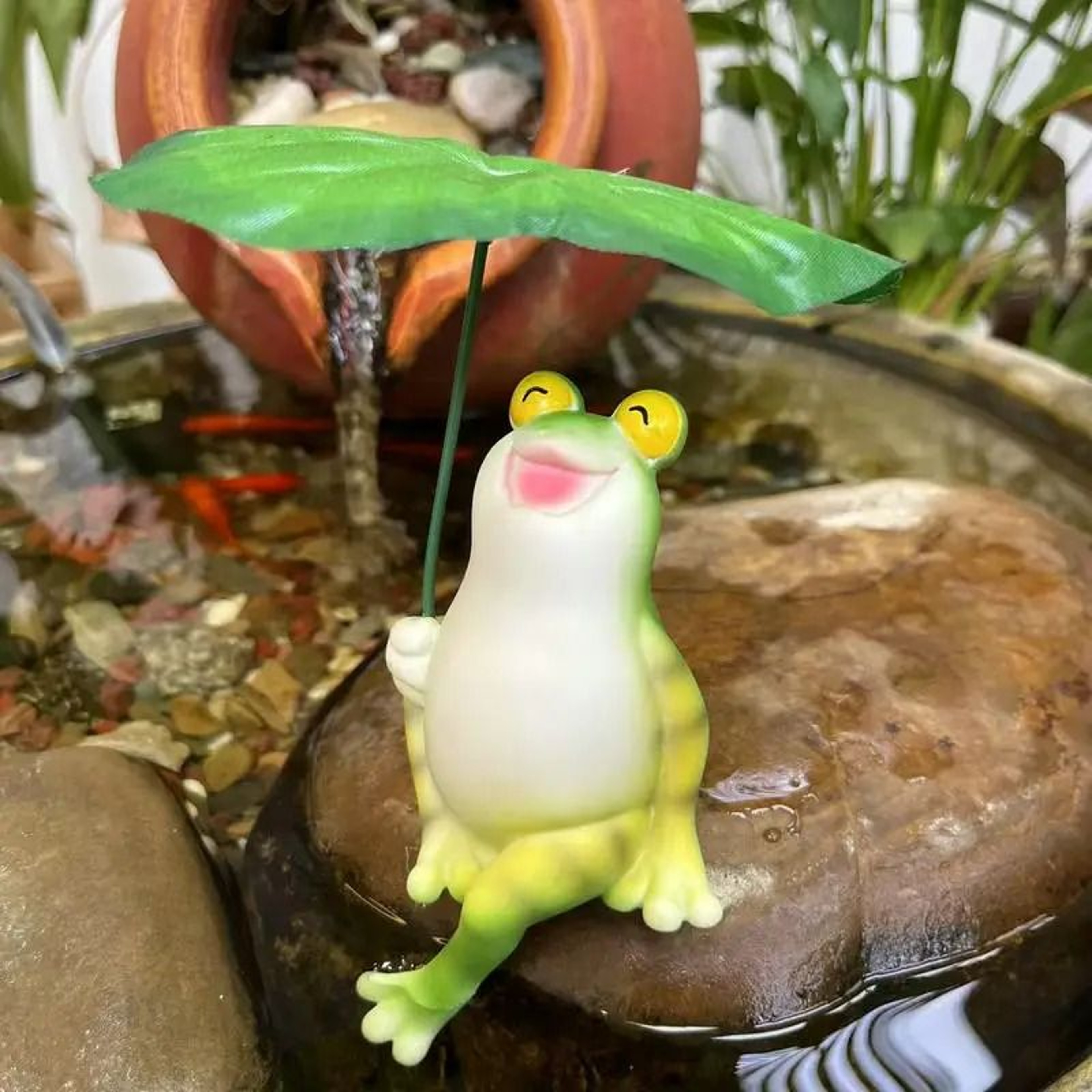 Cute Frog With Leaf Umbrella Garden Statue  Handcrafted Resin Figurine For Pond Patio And Fairy Gar 0