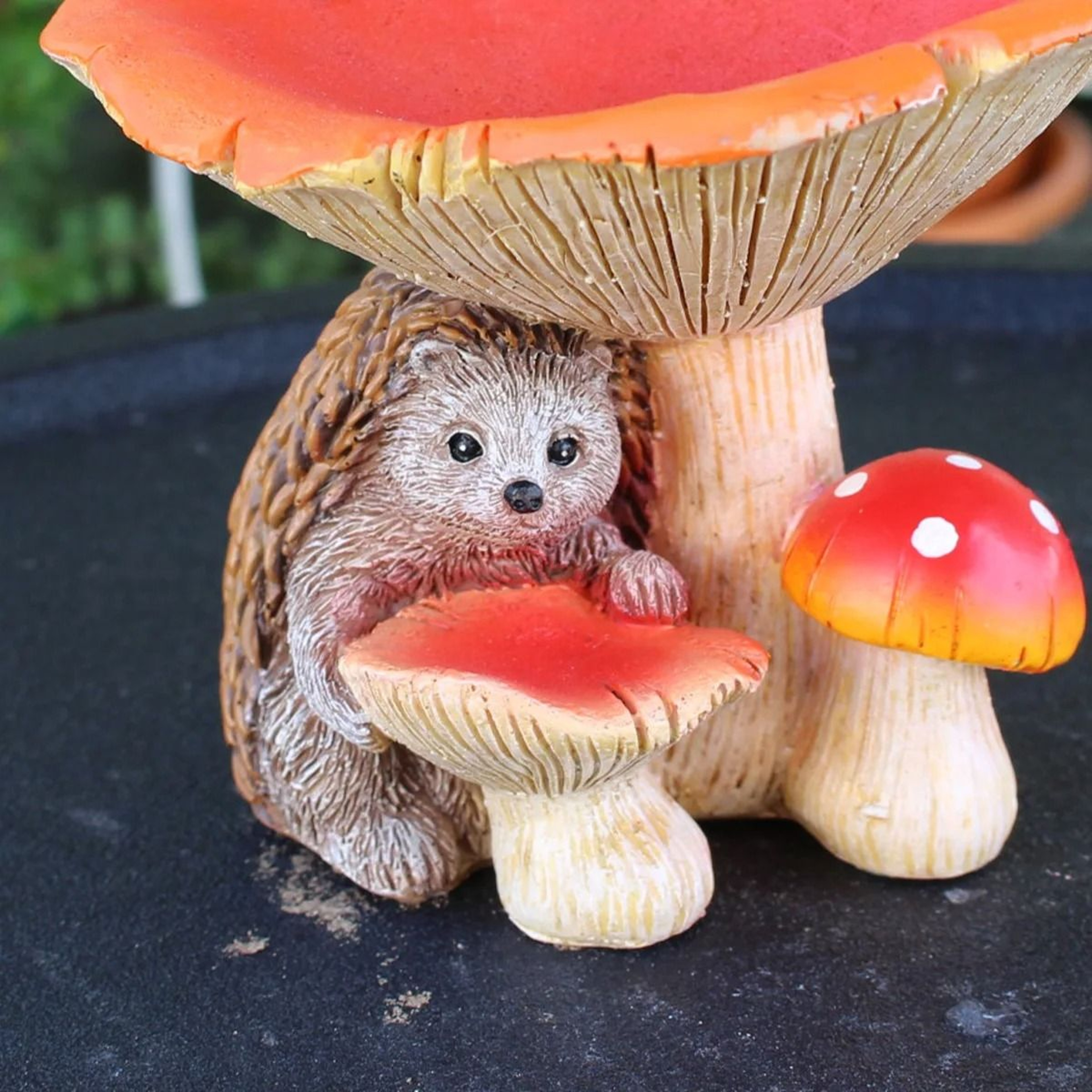 Cartoon Mushroom Hedgehog Figurine  Creative Resin Bird Feeder  Garden Sculpture Ornament 2