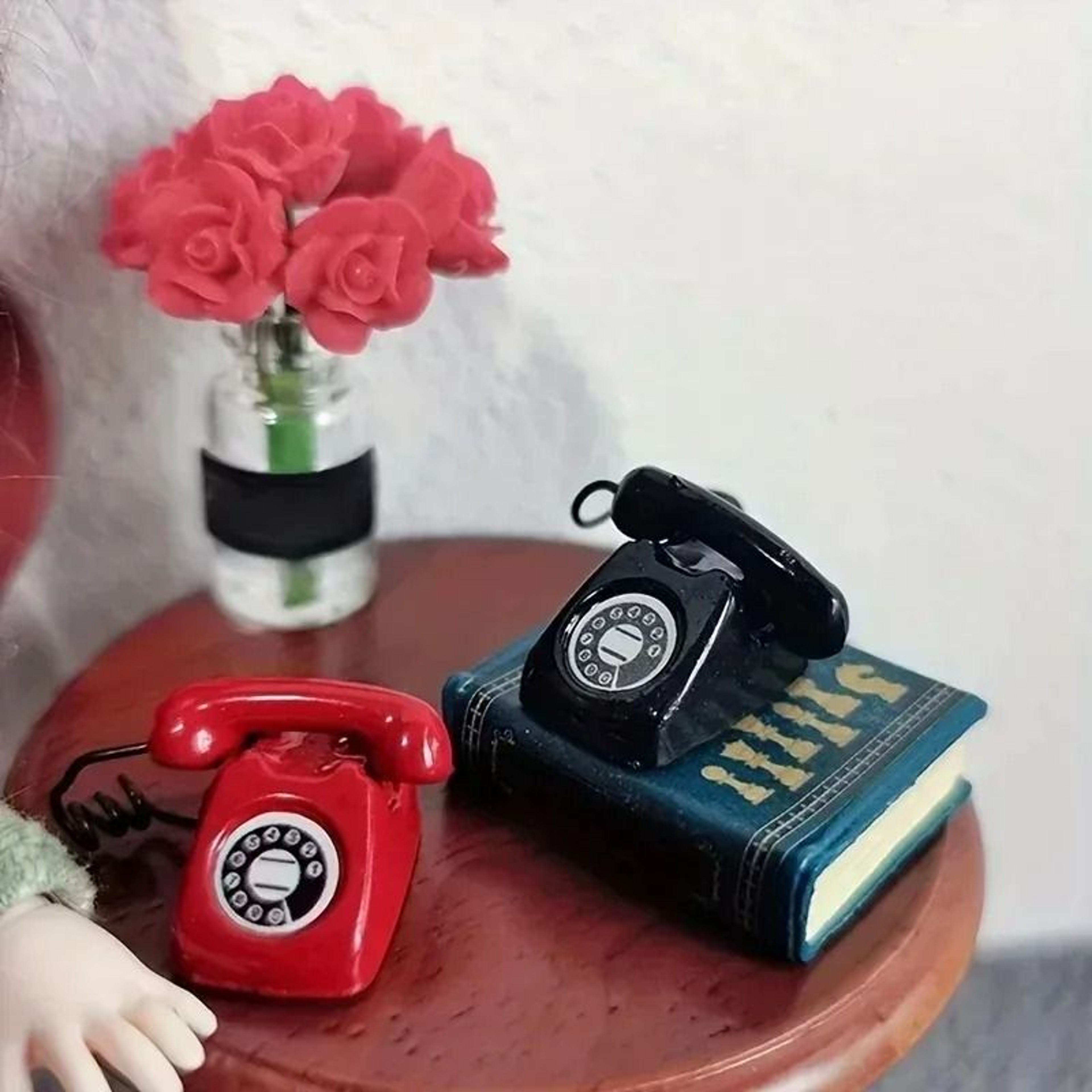 Miniature Retro Rotary Telephone Model  Vintage Alloy Landline Phone For Dollhouse Furniture  Diora 2
