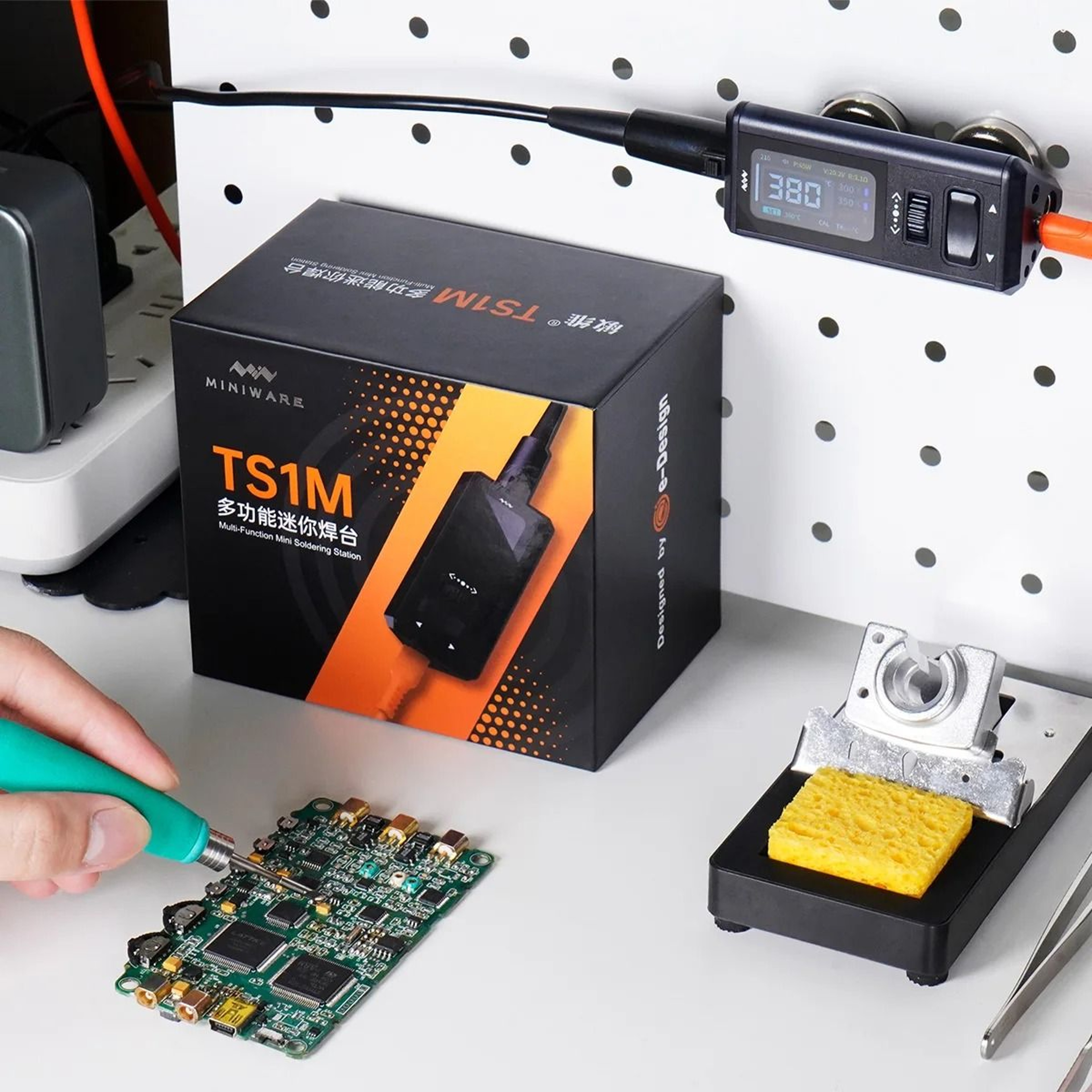 Compact Digital Soldering Station With High Output Power Delivery Support 5