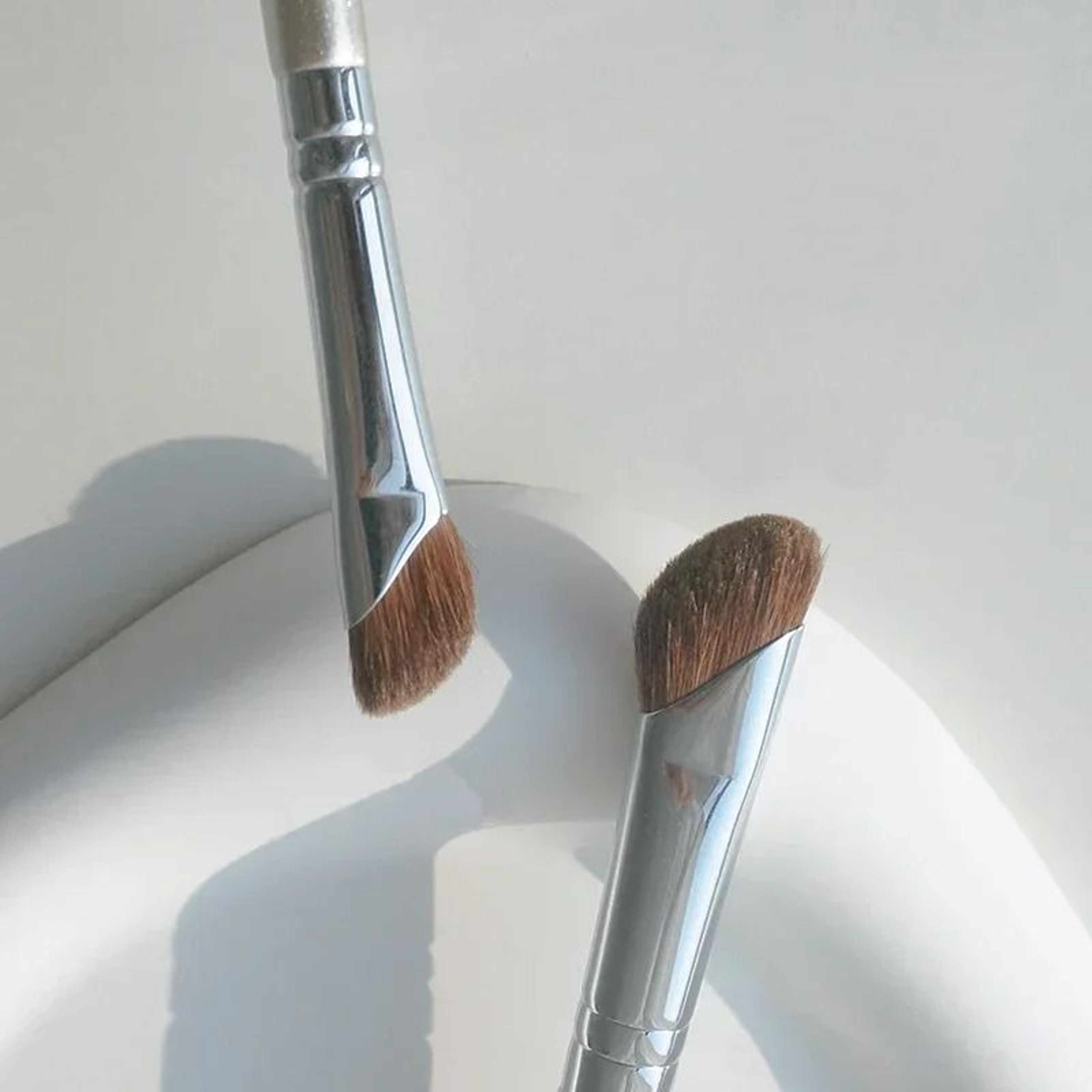 Angled Nose Contour And Flat Nose Shadow Sculpting Makeup Brush 3