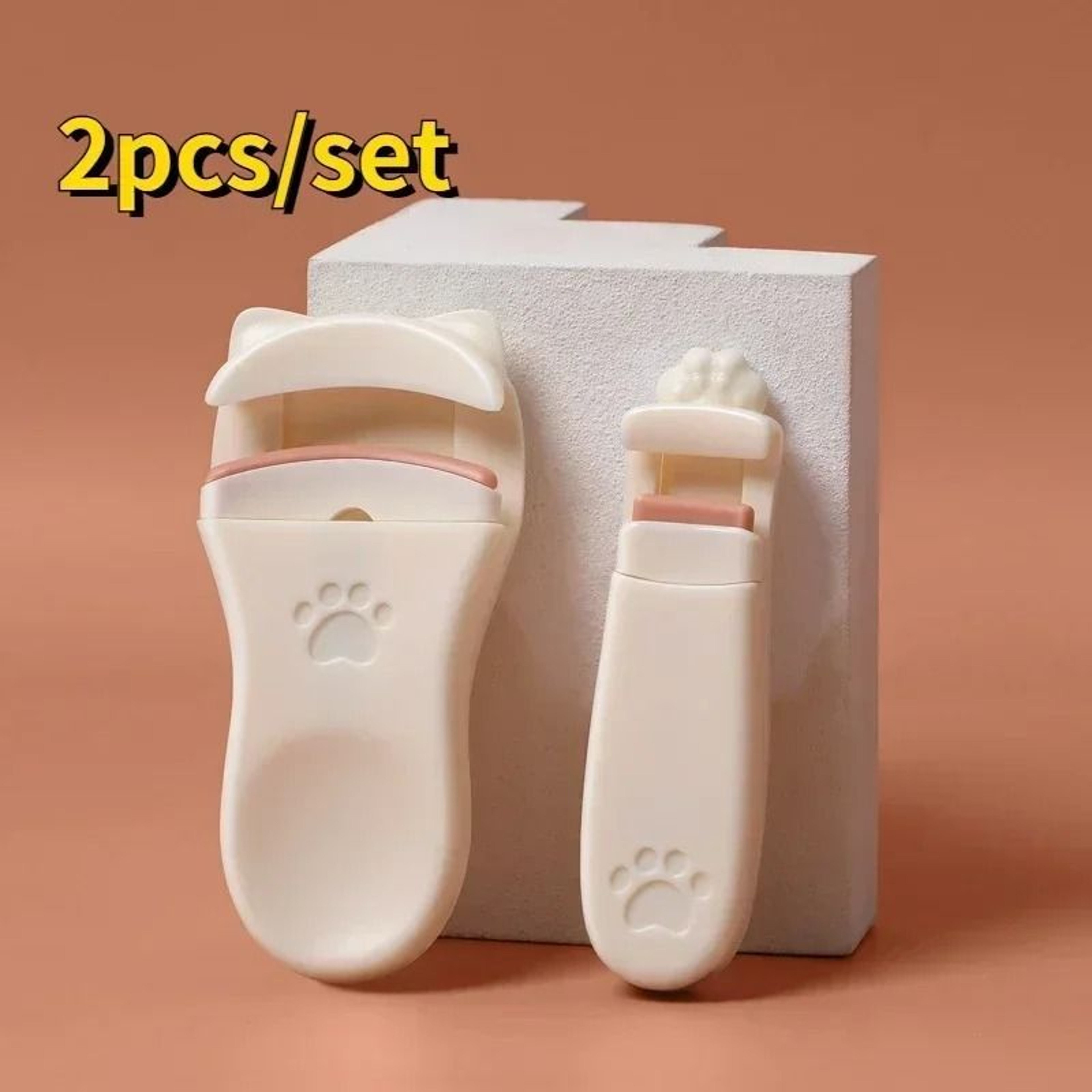 Cute Cat Paw Design Portable Eyelash Curler With Soft Silicone Refill Pads 5
