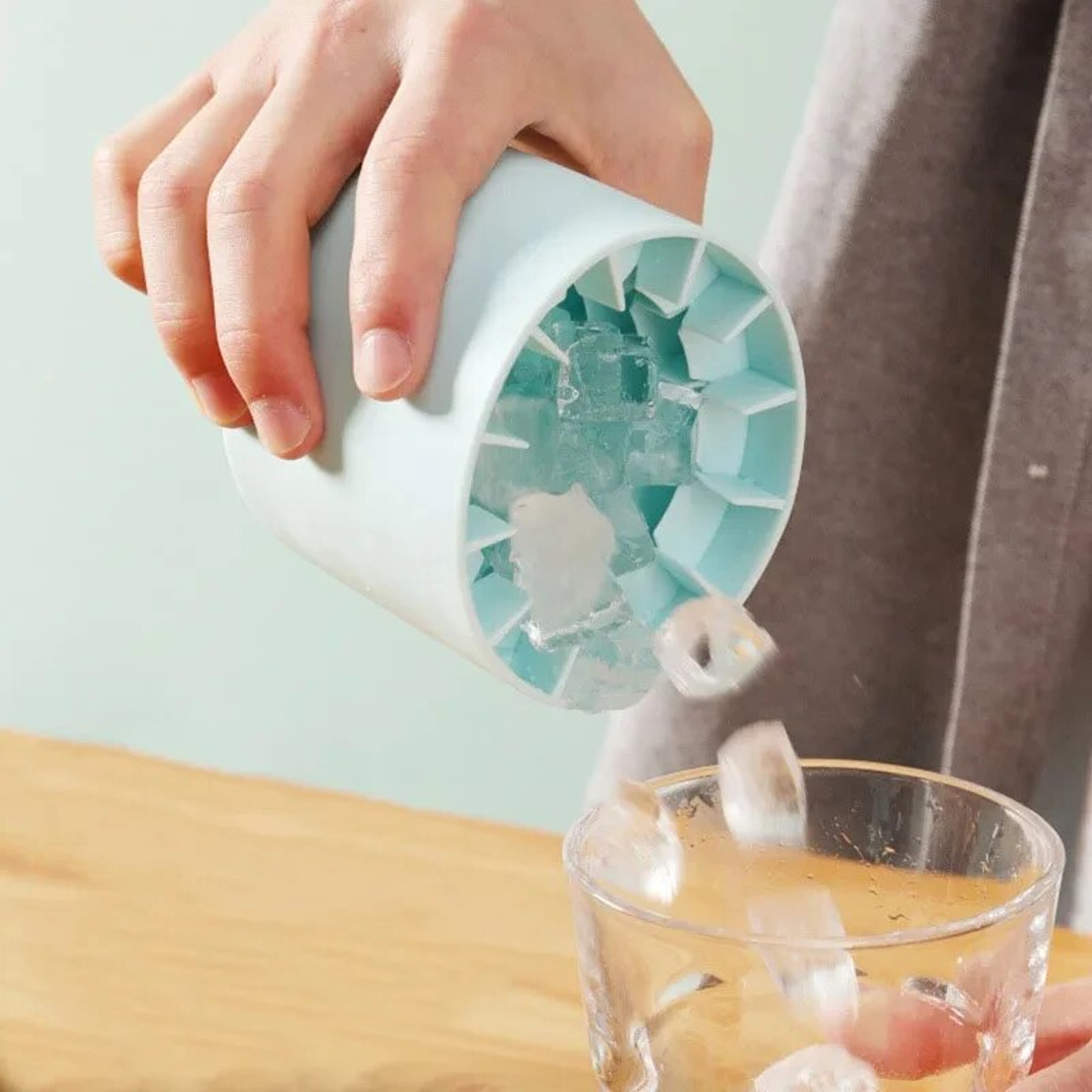 Space Saving Silicone Ice Cube Mold With Pour Bucket And Freezer Ice Maker 4