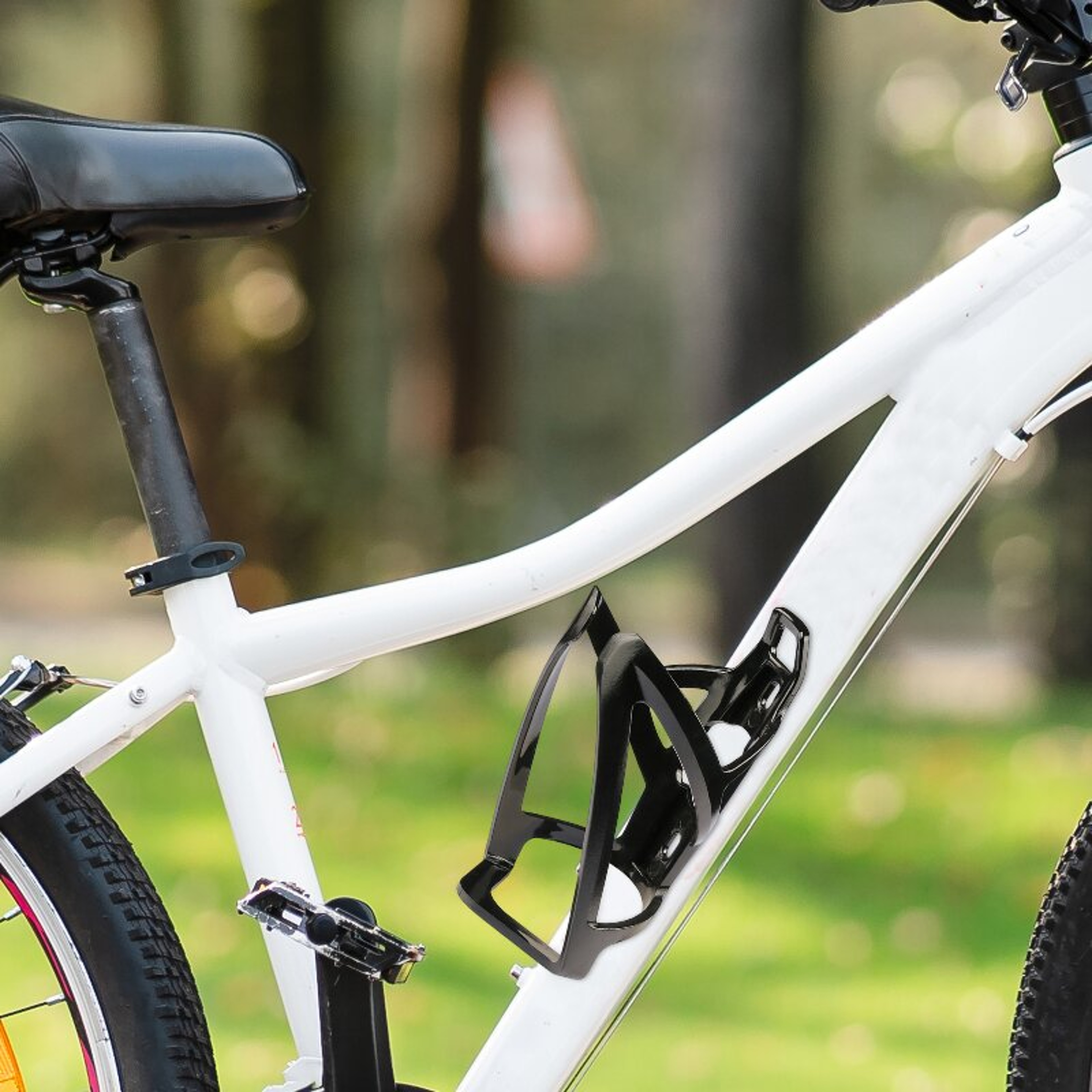 Colorful Lightweight Bicycle Water Bottle Cage For MTB And Road Bikes 3