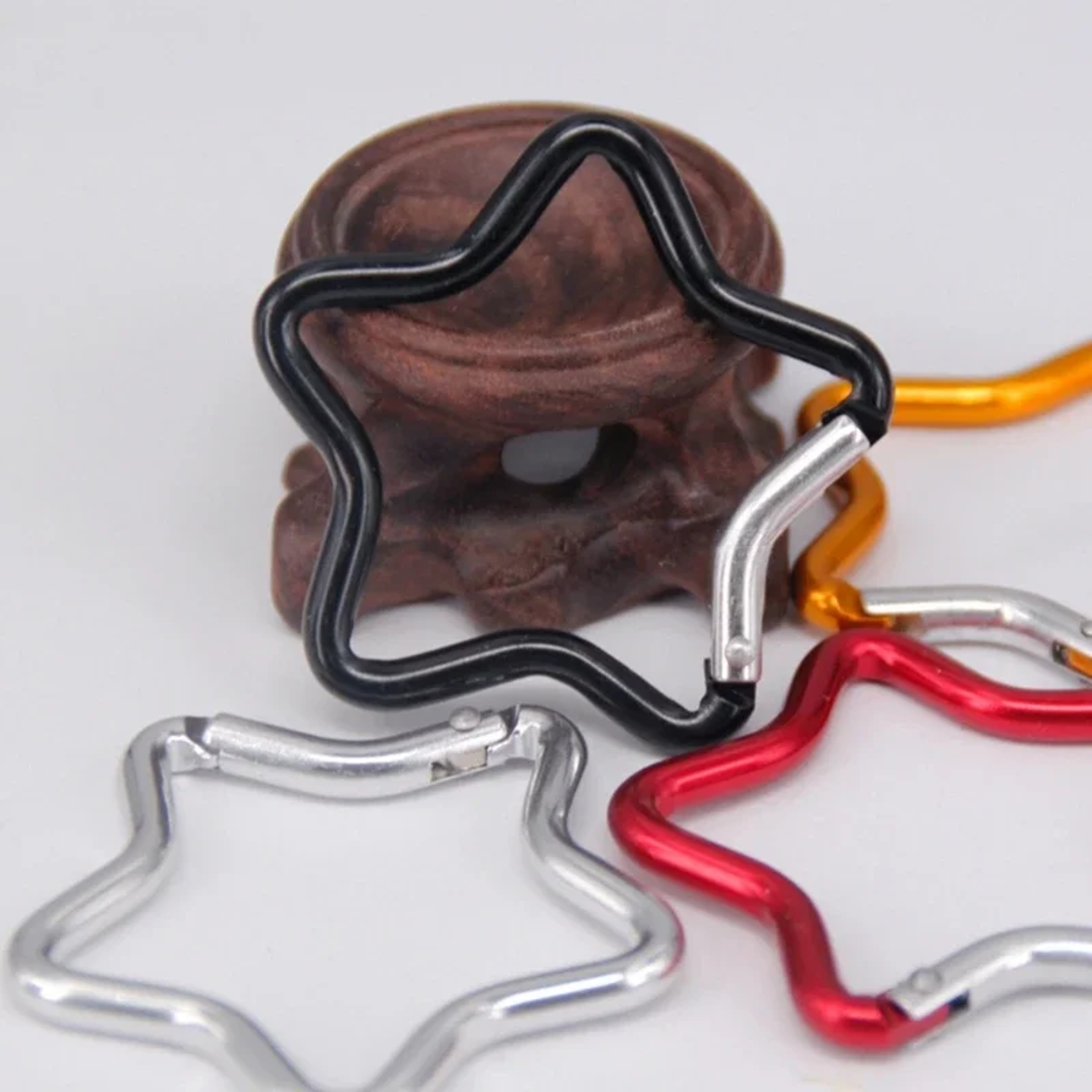 Star Shaped Carabiner Keychain Lightweight Spring Clip for Backpack Camping and Travel – view 3