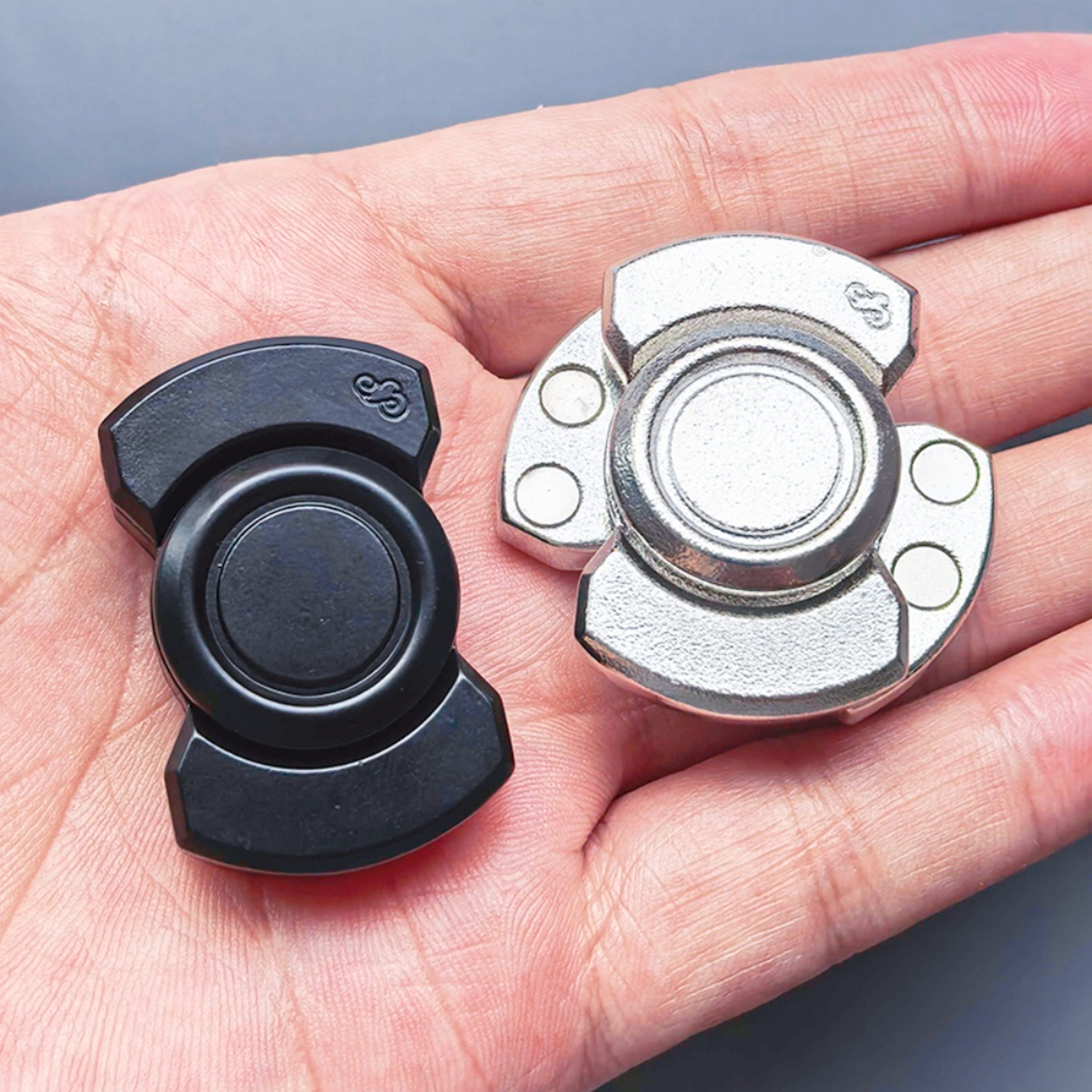 Hand Spinning Card Metal Magnetic Slider Gyroscope Fidget Toy for Adults Anti Anxiety – view 1