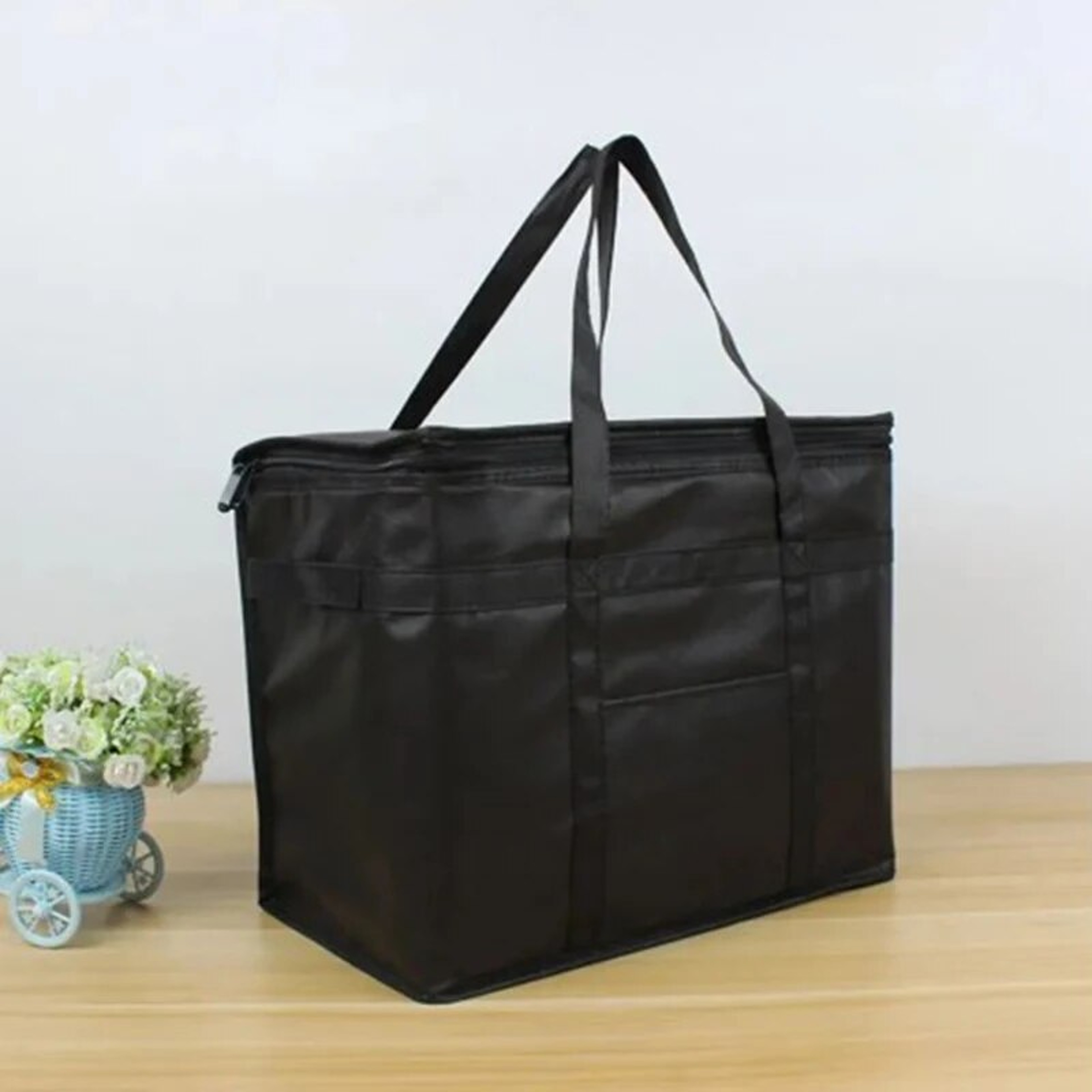Folding Insulated Picnic Bag for Outdoor Camping, BBQ, Catering, and Travelling with Zipper Closure – view 1